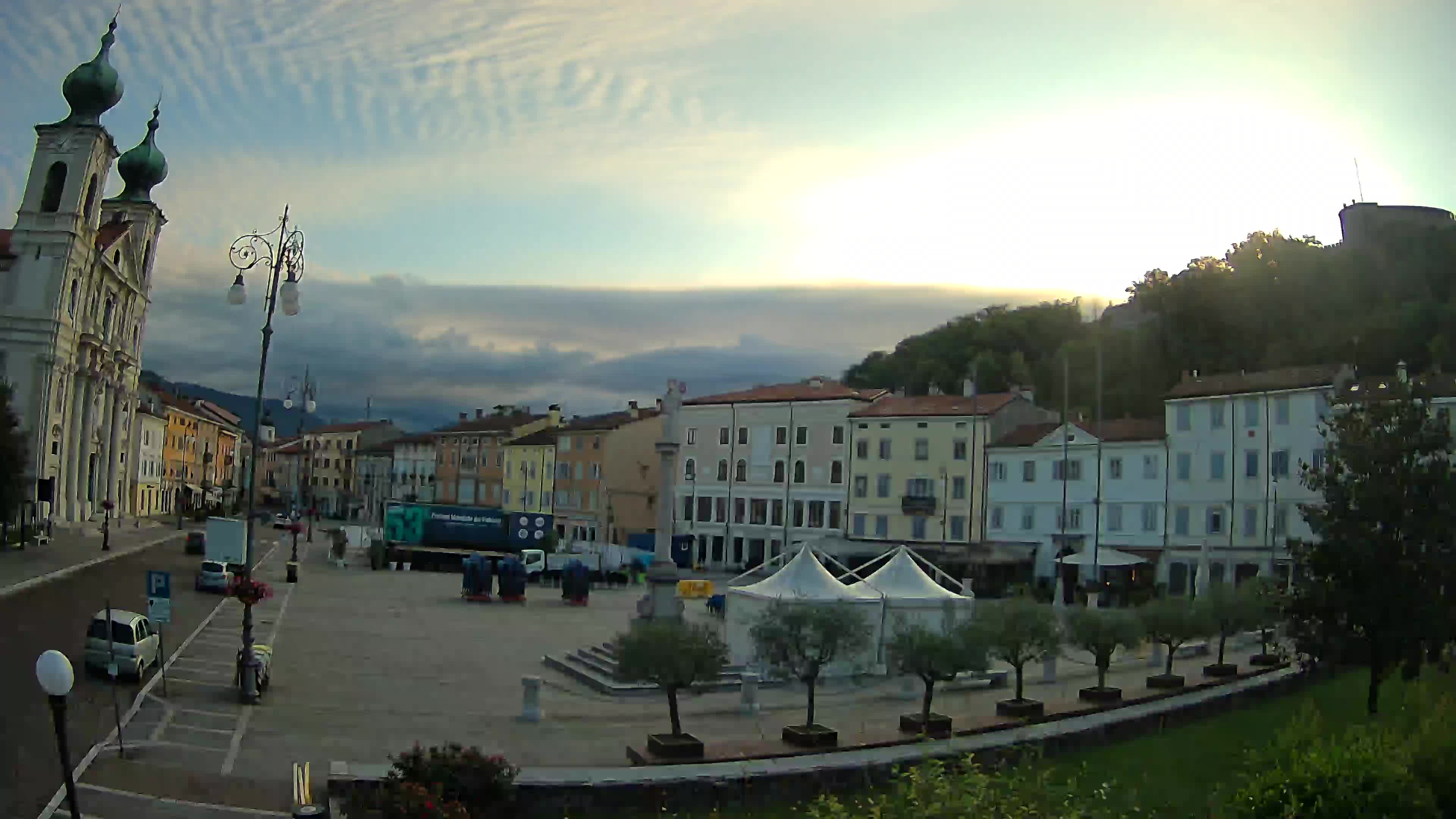 Kamera Gorica Travnik in cerkev sv. Ignacija