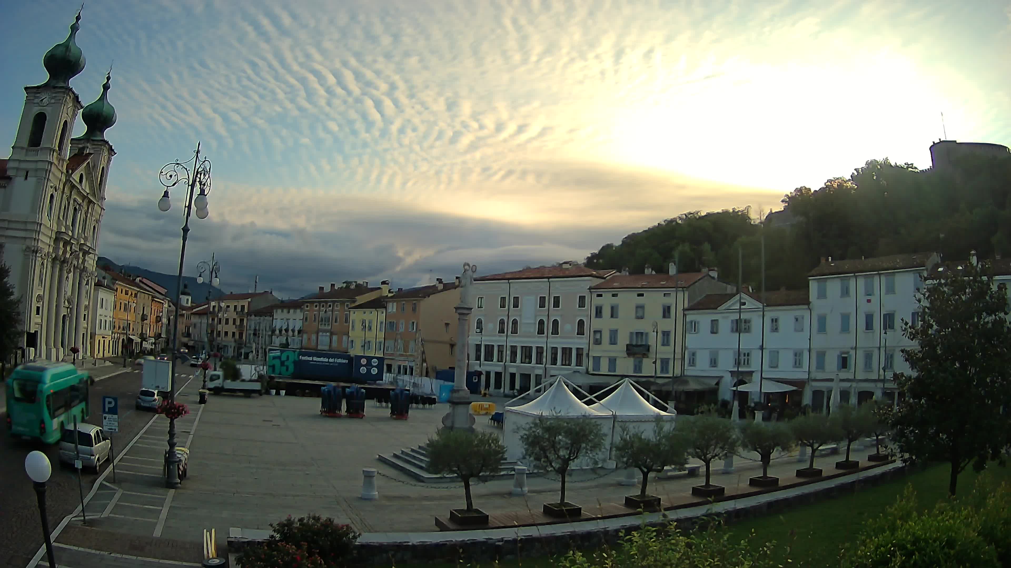 Kamera Gorica Travnik in cerkev sv. Ignacija