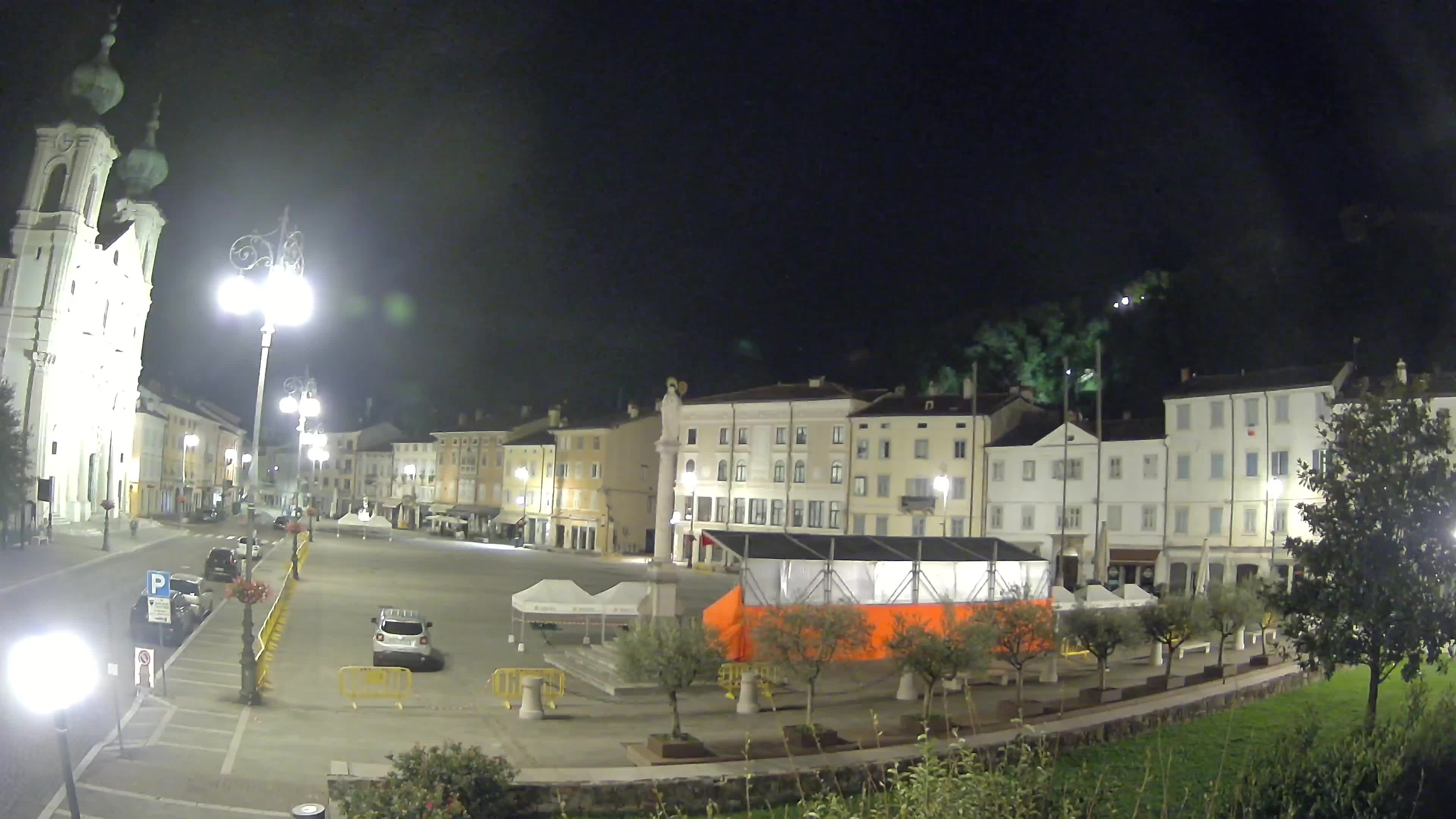 Kamera Gorica Travnik in cerkev sv. Ignacija