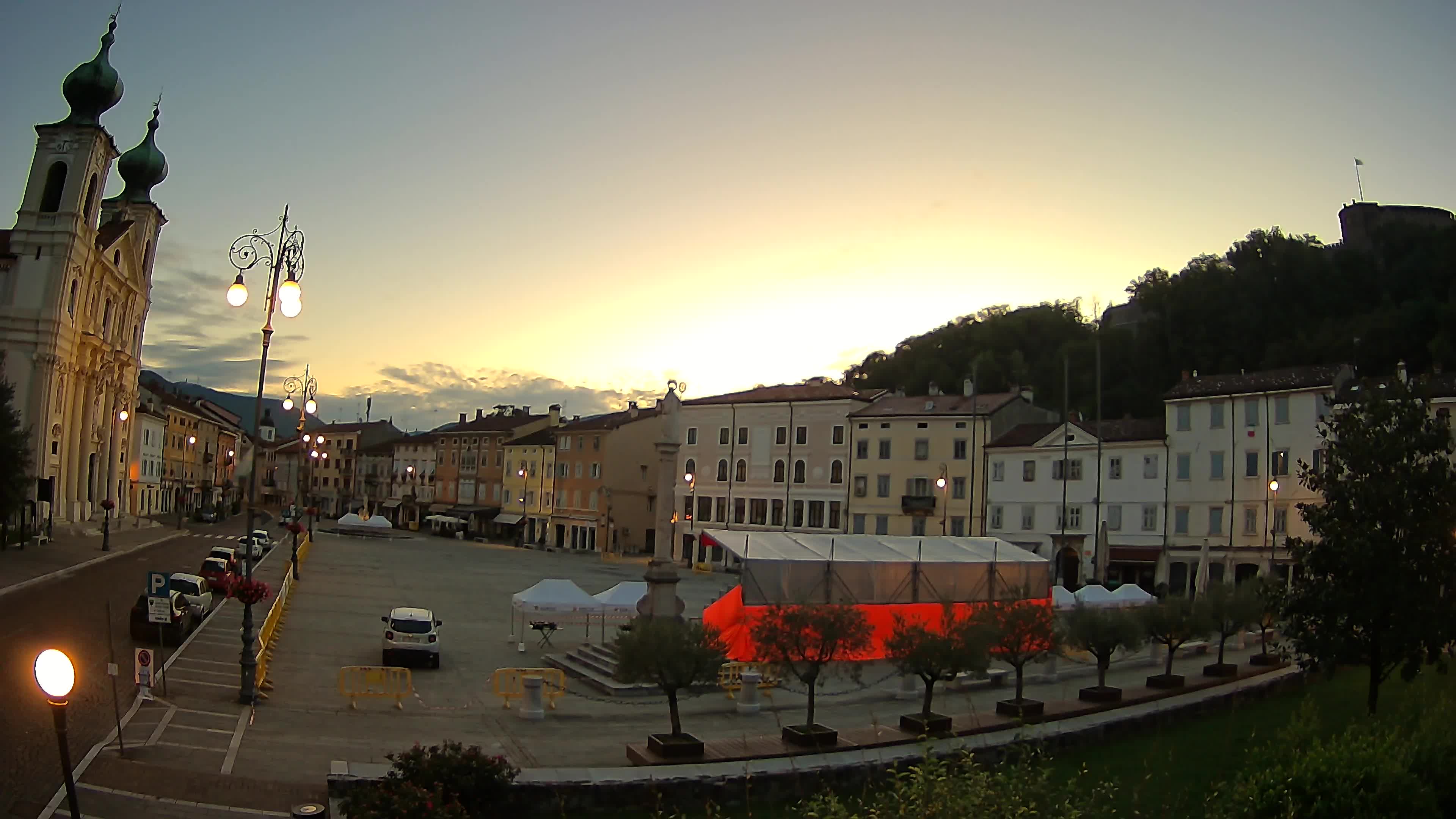 Kamera Gorica Travnik in cerkev sv. Ignacija