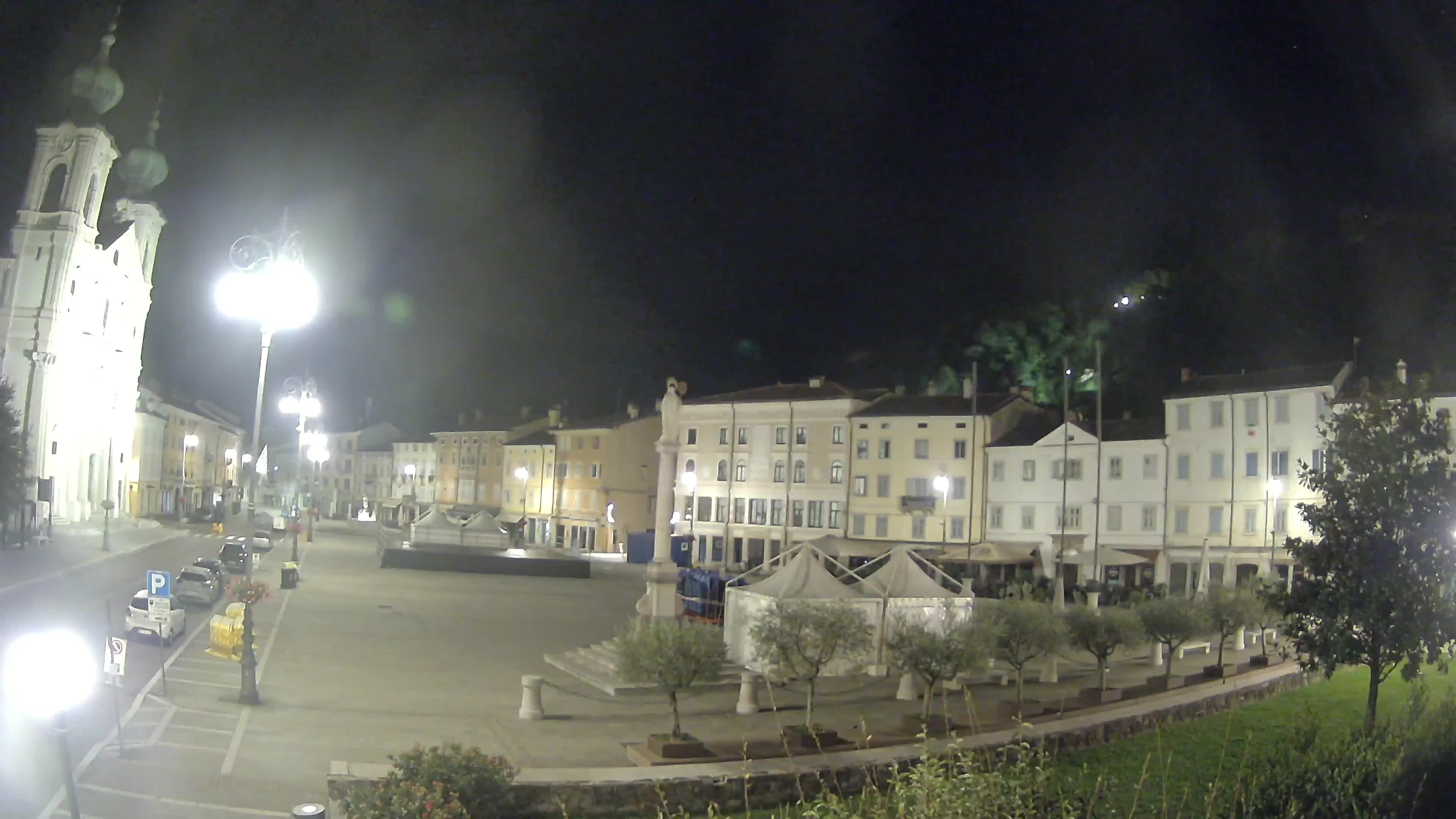 Gorizia Piazza della Vittoria e chiesa di S. Ignazio