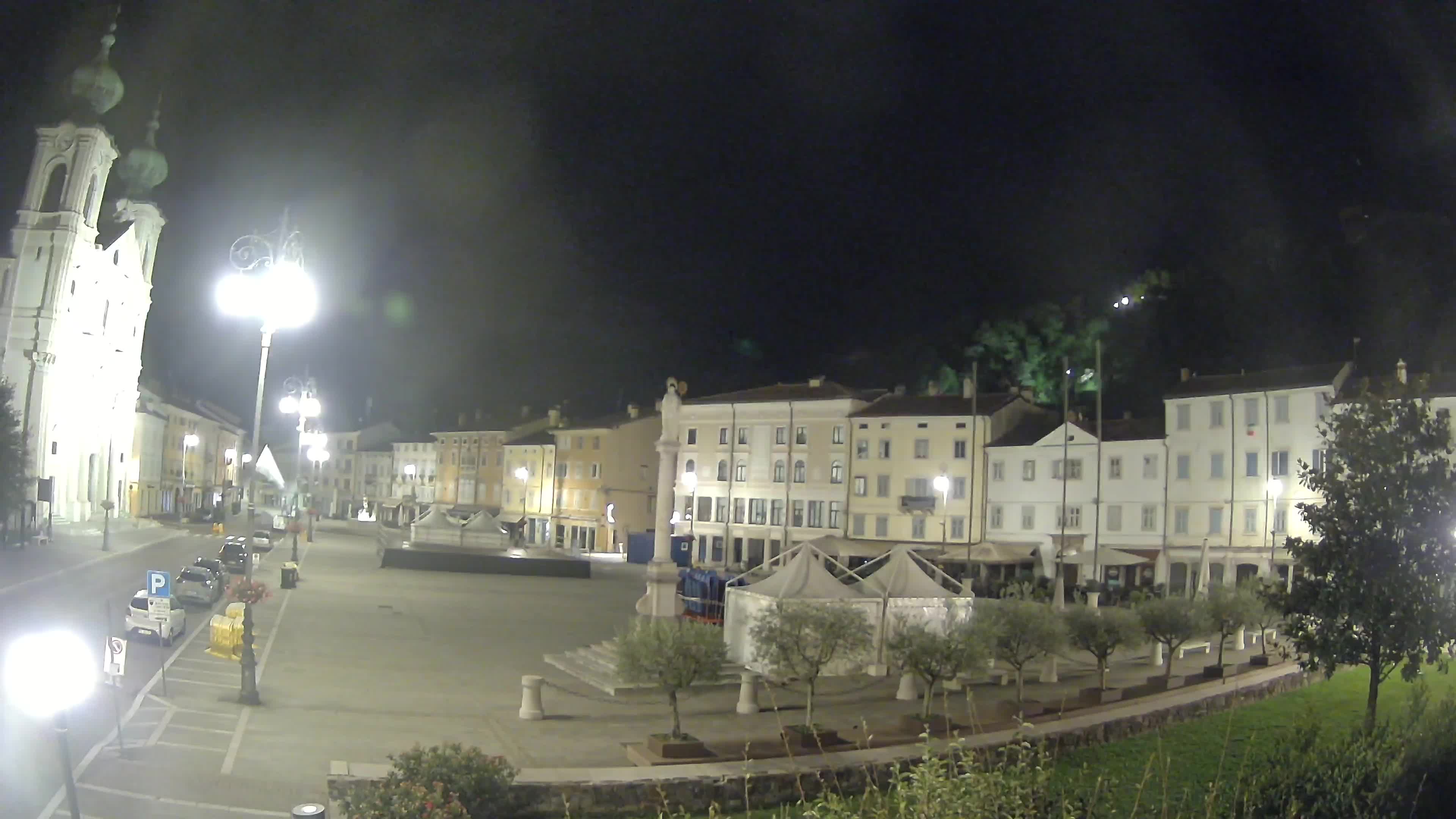 Gorizia Piazza della Vittoria e chiesa di S. Ignazio
