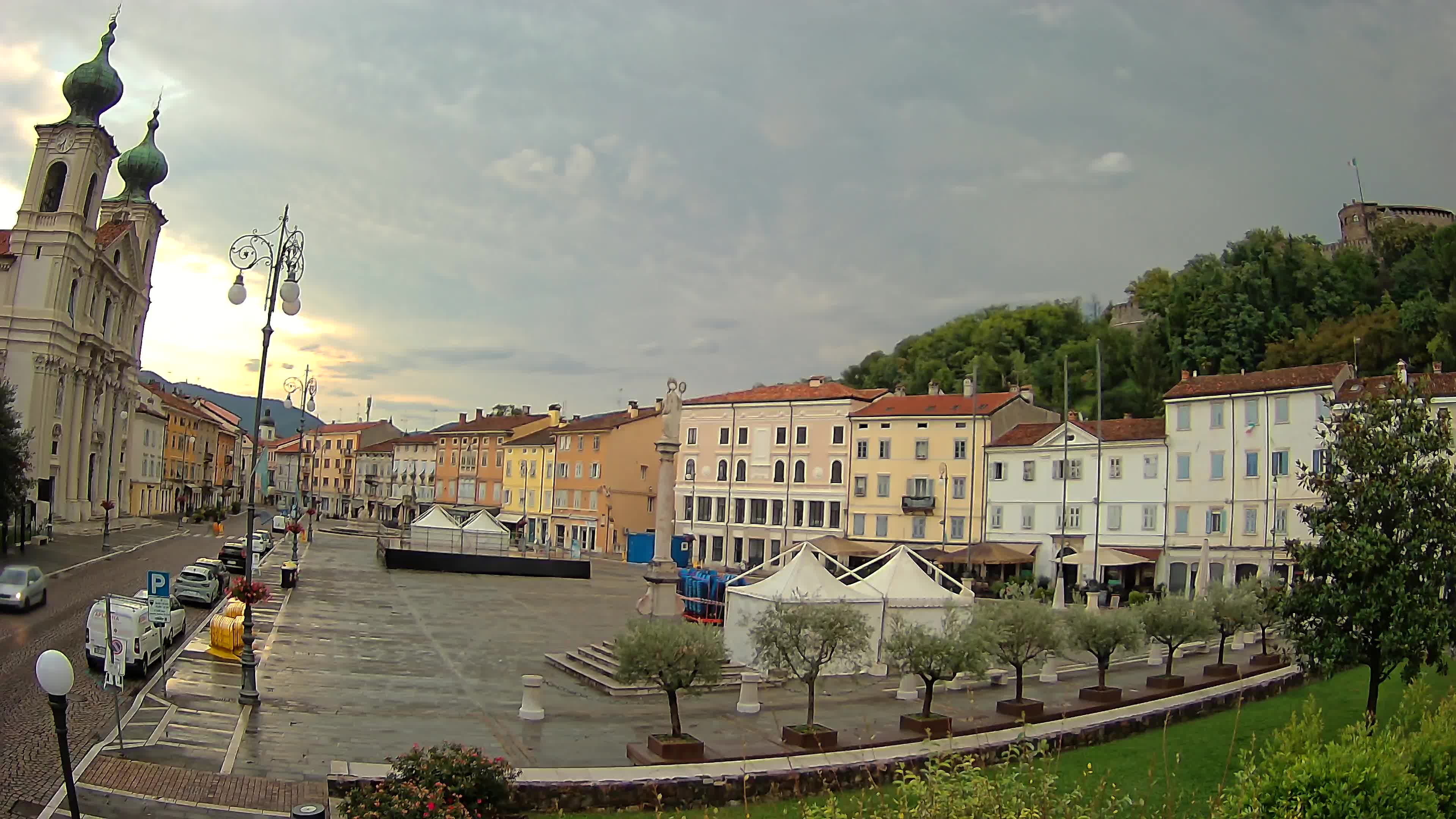 Gorizia Piazza della Vittoria e chiesa di S. Ignazio