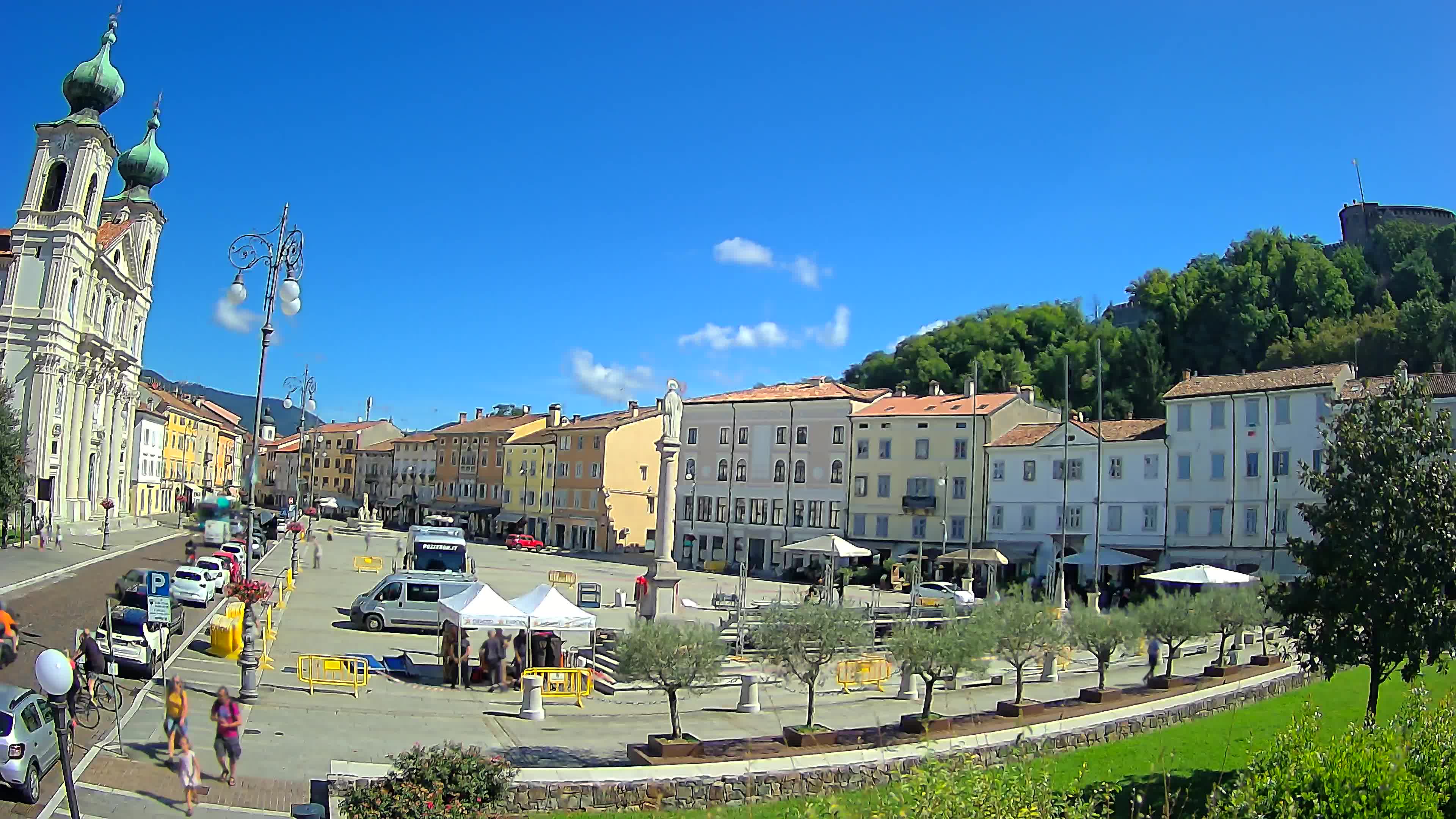 Gorizia – Plaza Vittoria – iglesia de San Pedro. Ignacio