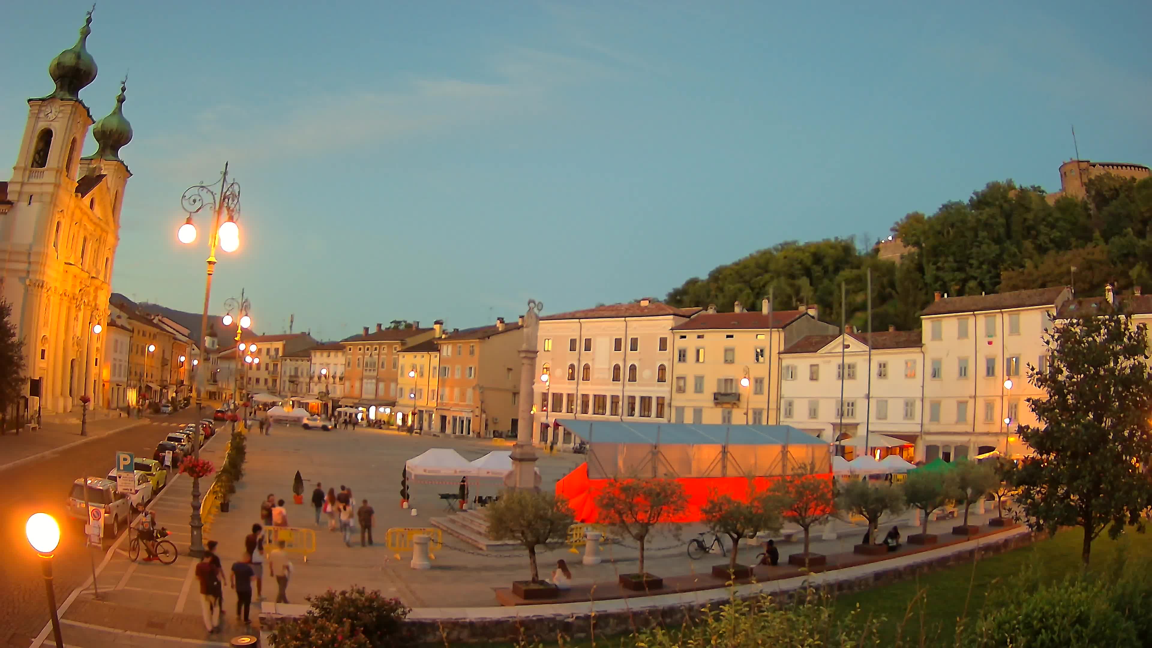 Kamera Gorica Travnik in cerkev sv. Ignacija