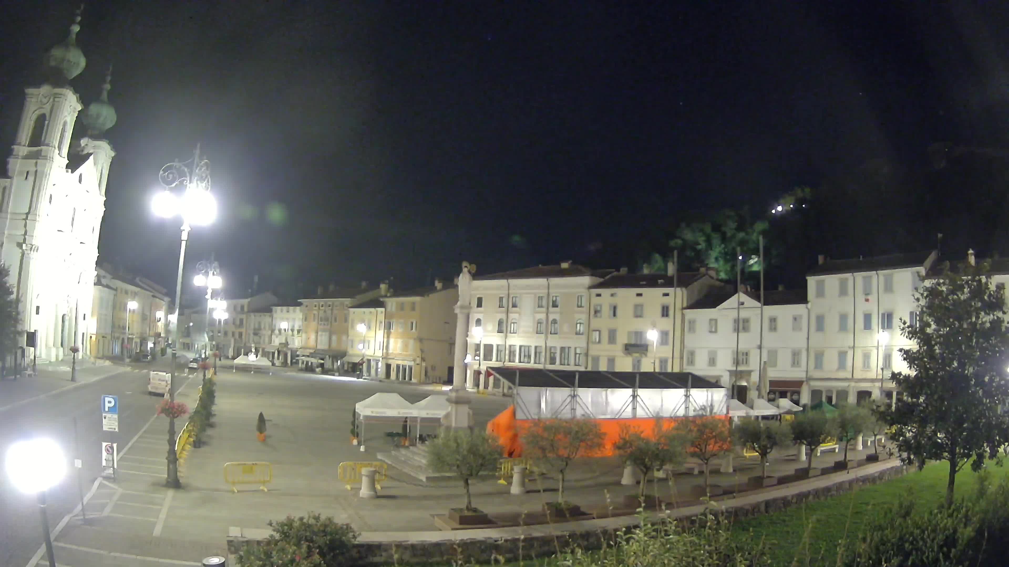 Kamera Gorica Travnik in cerkev sv. Ignacija