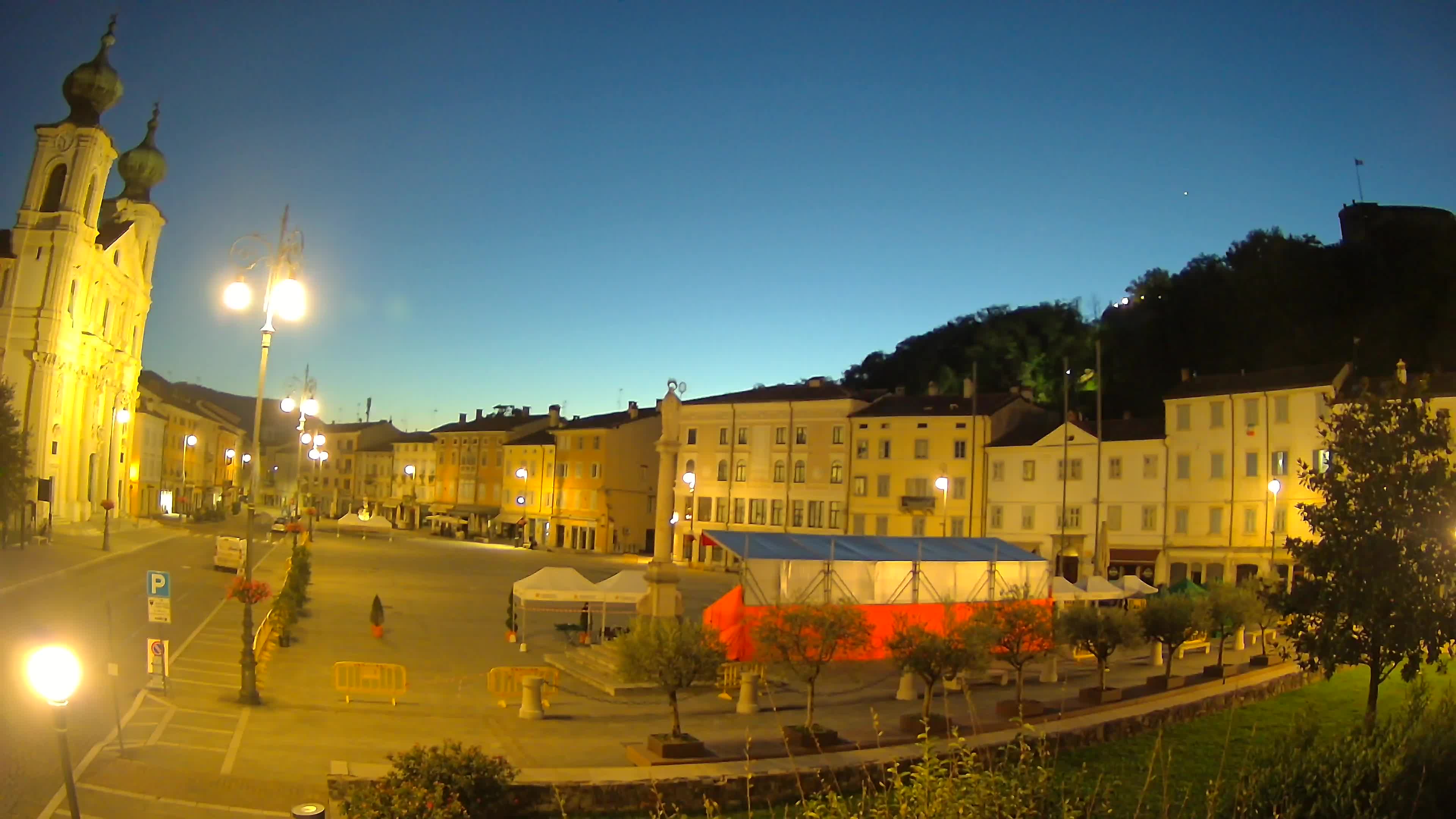 Gorizia Piazza della Vittoria e chiesa di S. Ignazio