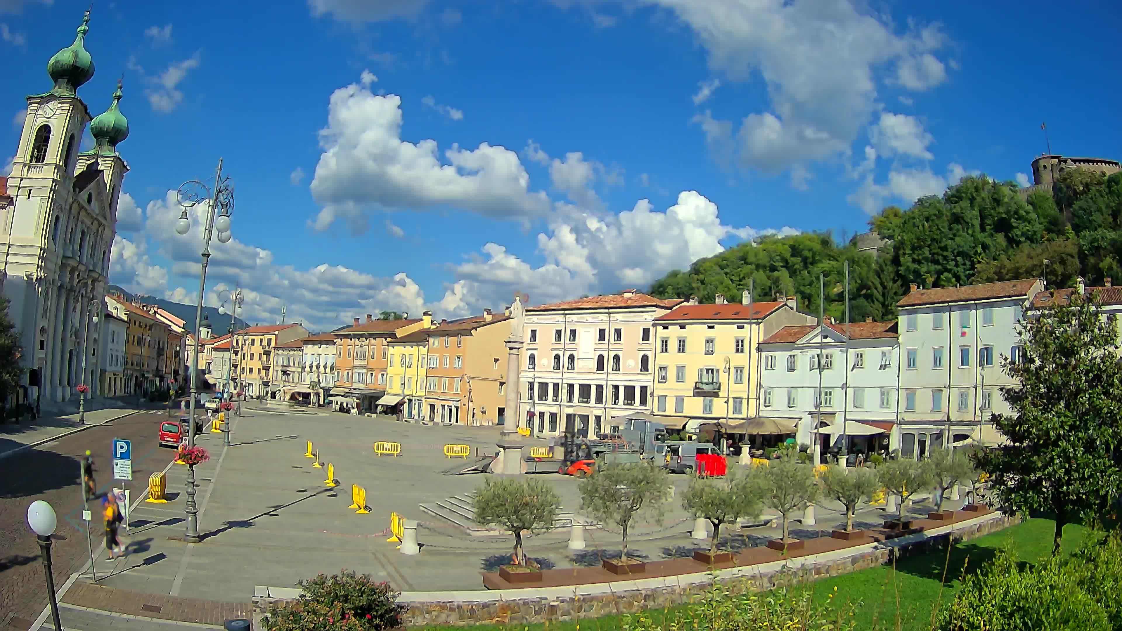 Gorizia – Plaza Vittoria – iglesia de San Pedro. Ignacio