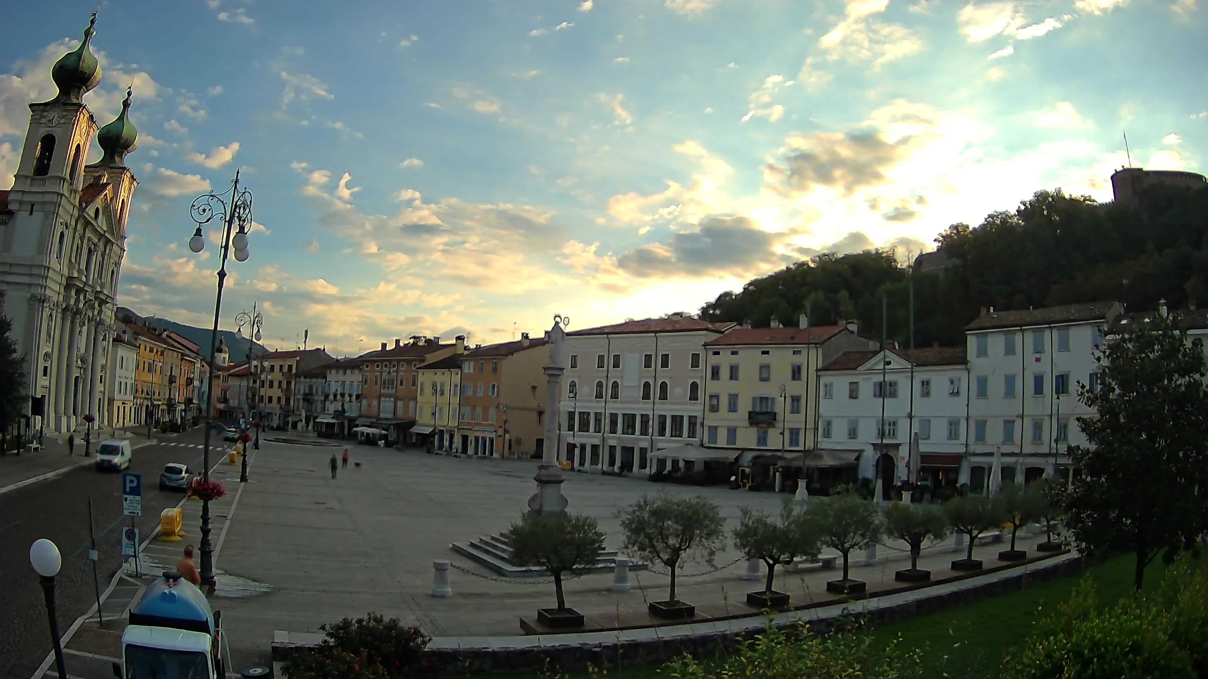 Gorizia Piazza della Vittoria e chiesa di S. Ignazio