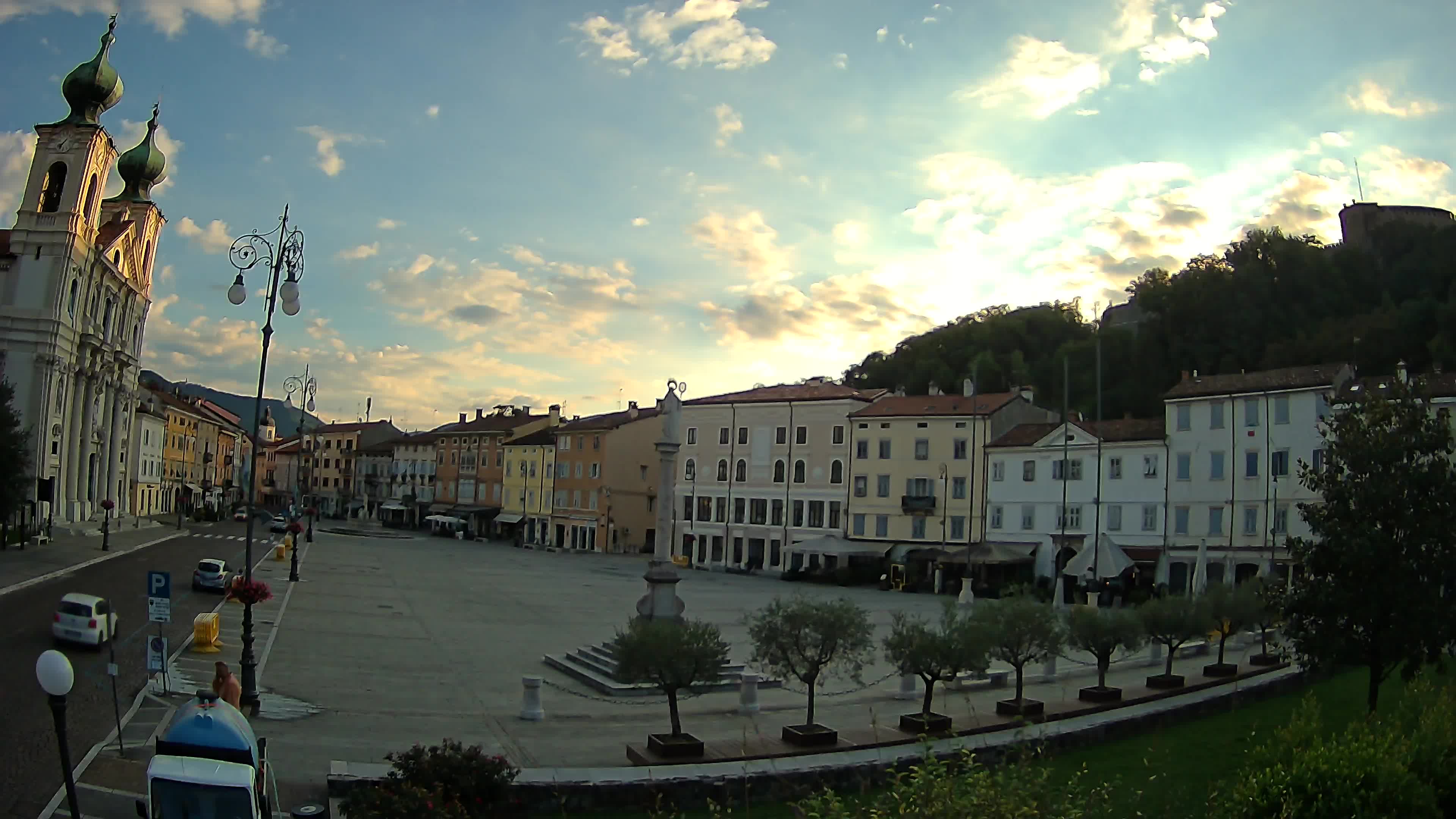 Kamera Gorica Travnik in cerkev sv. Ignacija