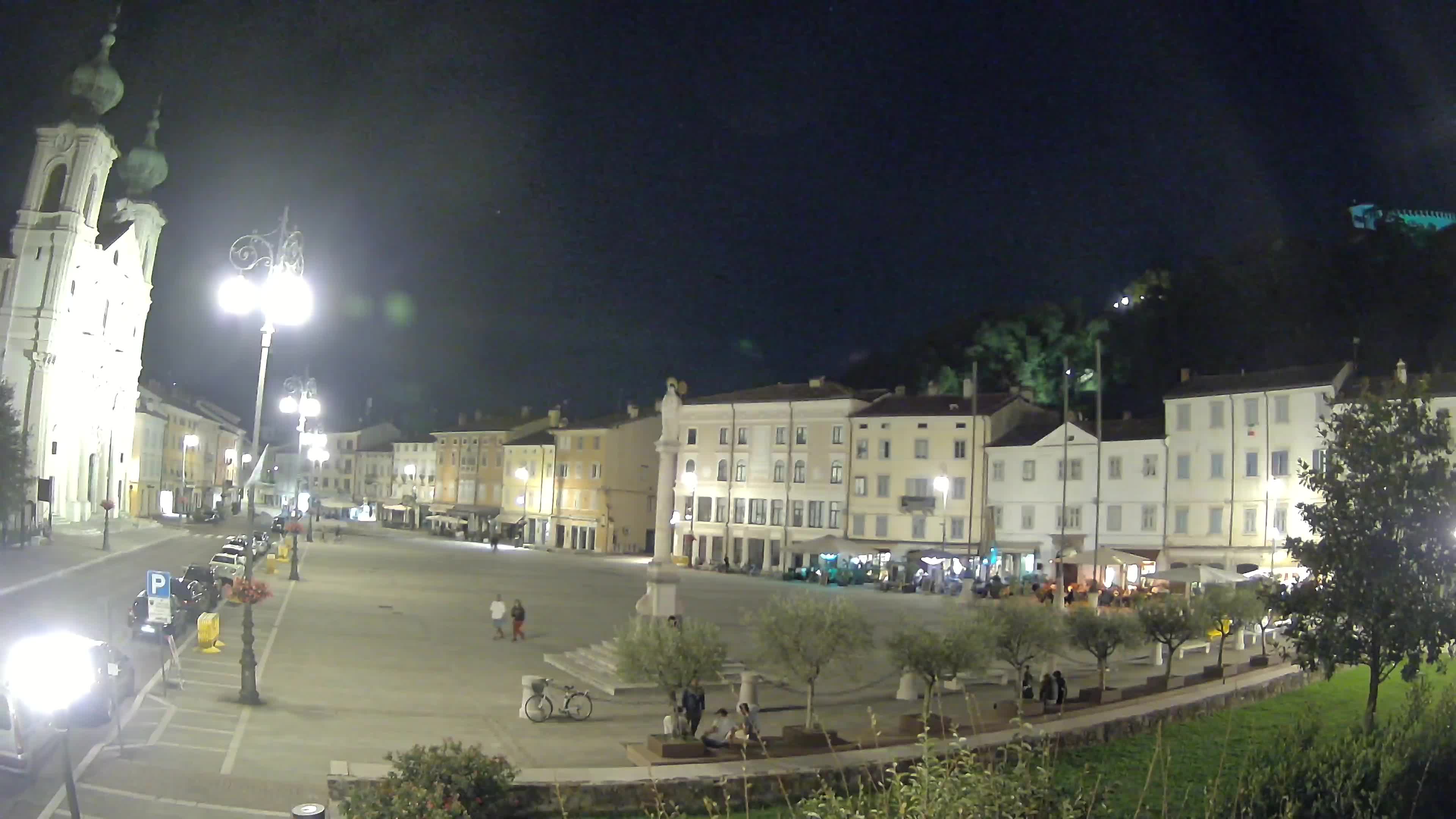 Kamera Gorica Travnik in cerkev sv. Ignacija