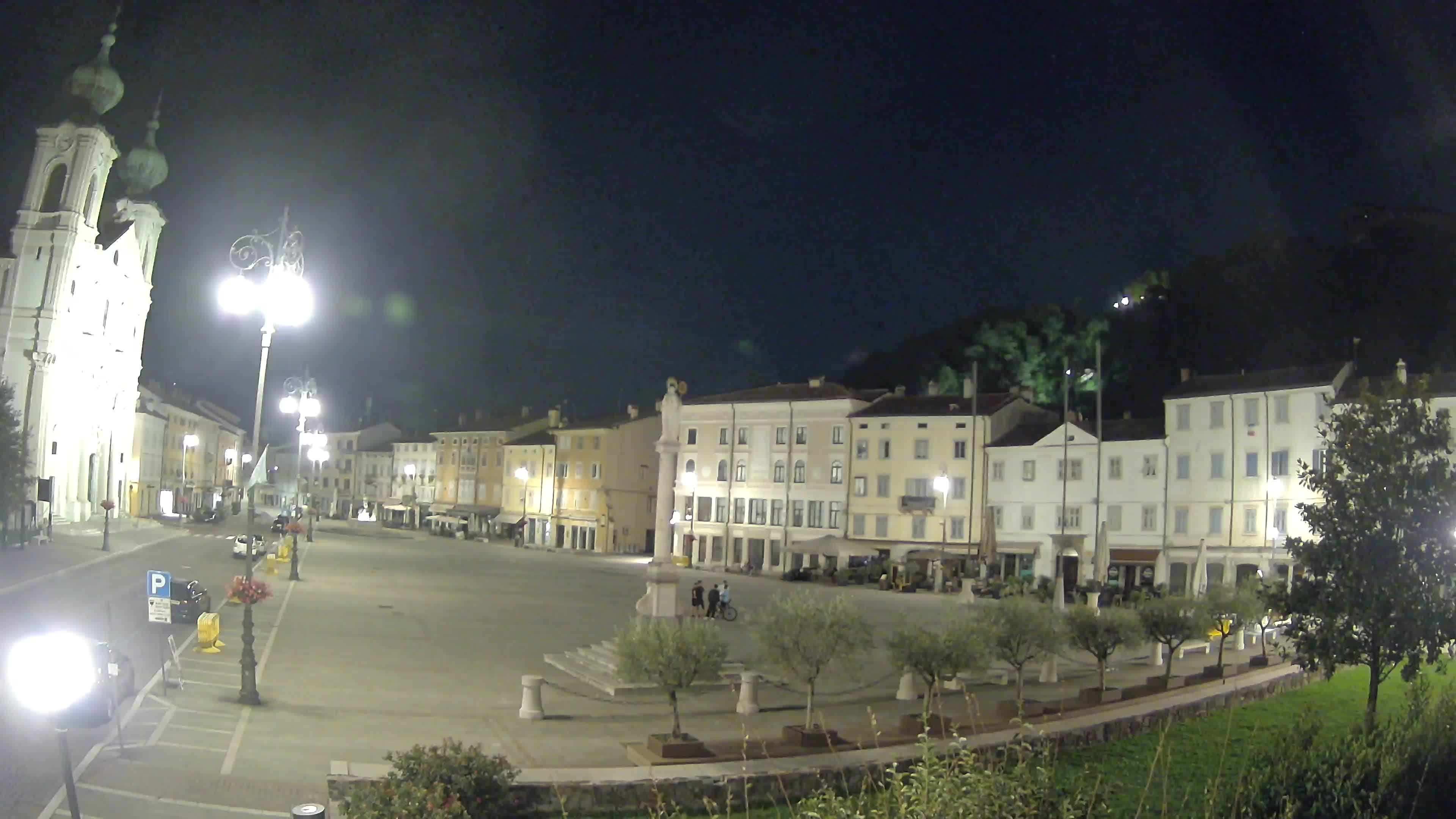 Gorizia Piazza della Vittoria e chiesa di S. Ignazio
