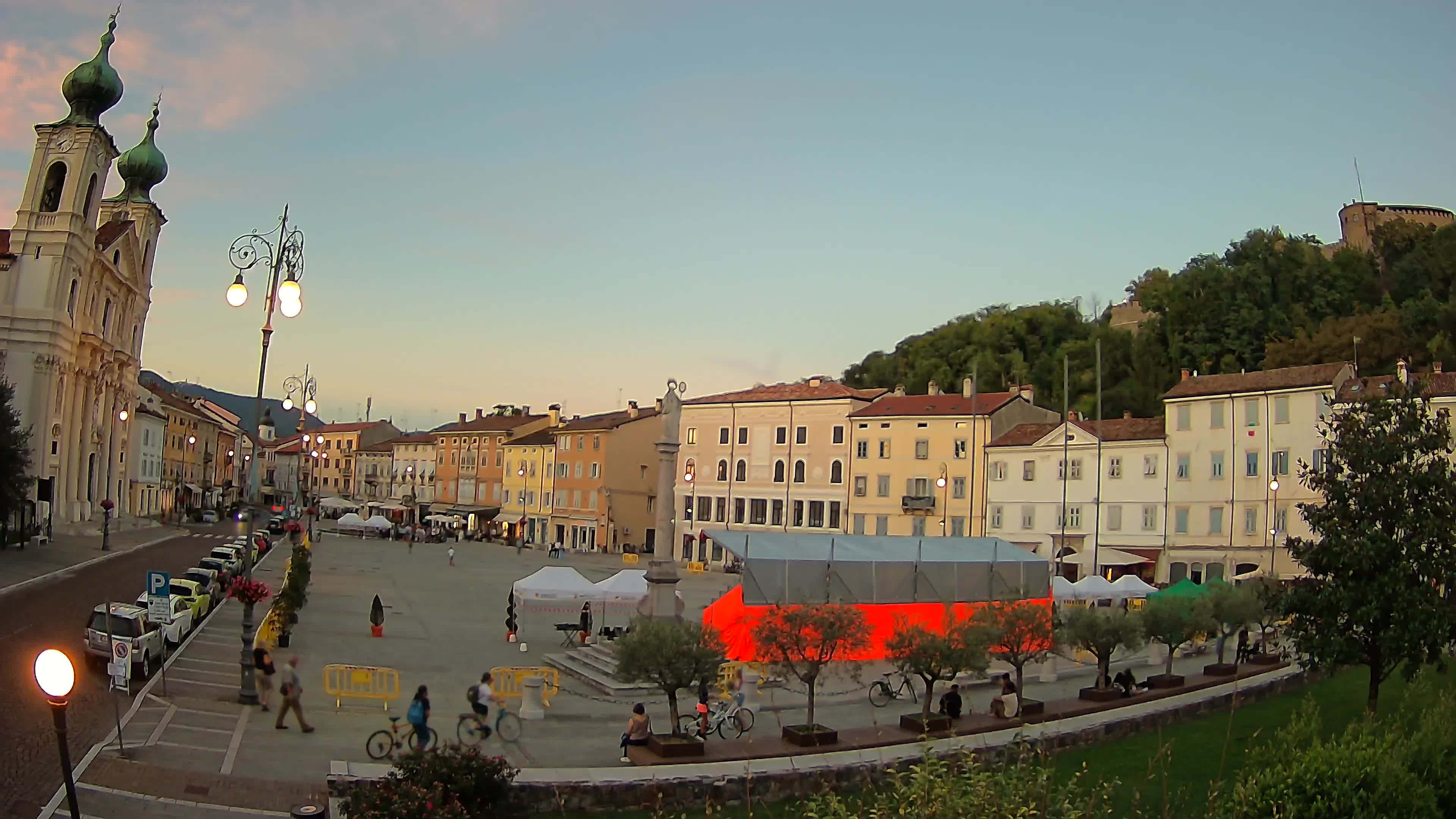 Gorizia Piazza della Vittoria e chiesa di S. Ignazio