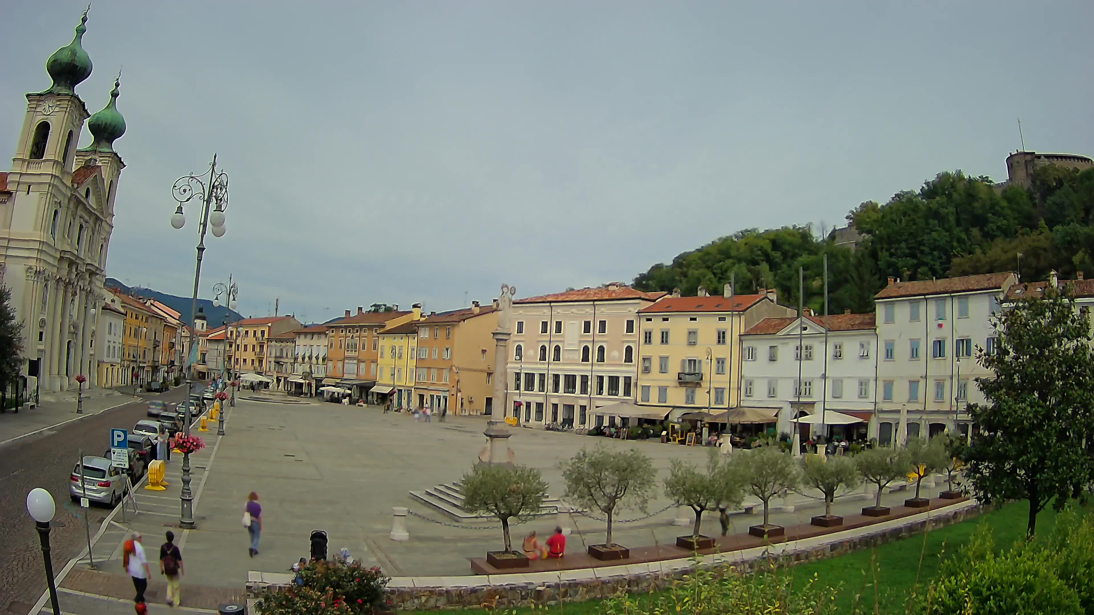Kamera Gorica Travnik in cerkev sv. Ignacija