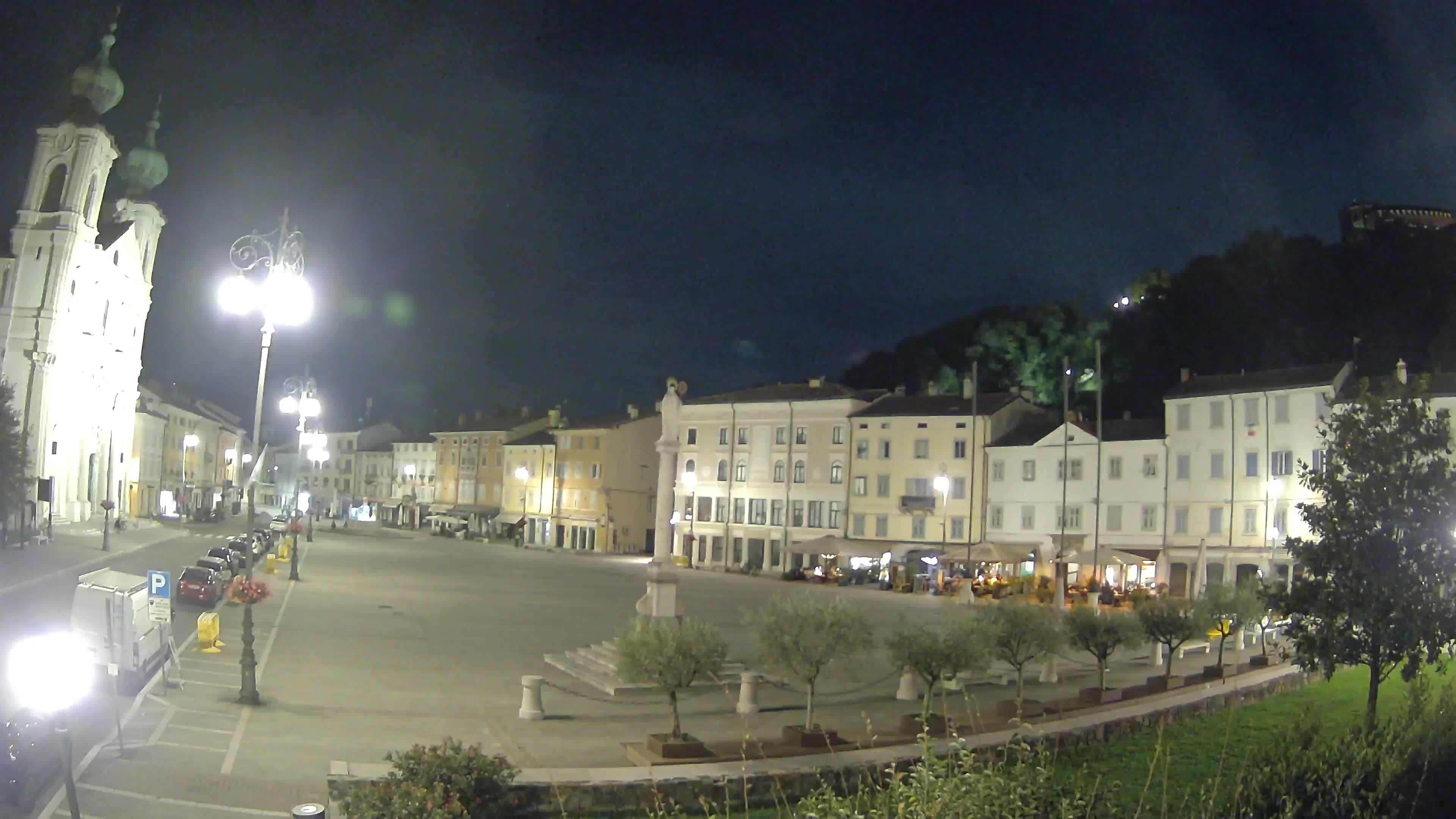 Kamera Gorica Travnik in cerkev sv. Ignacija