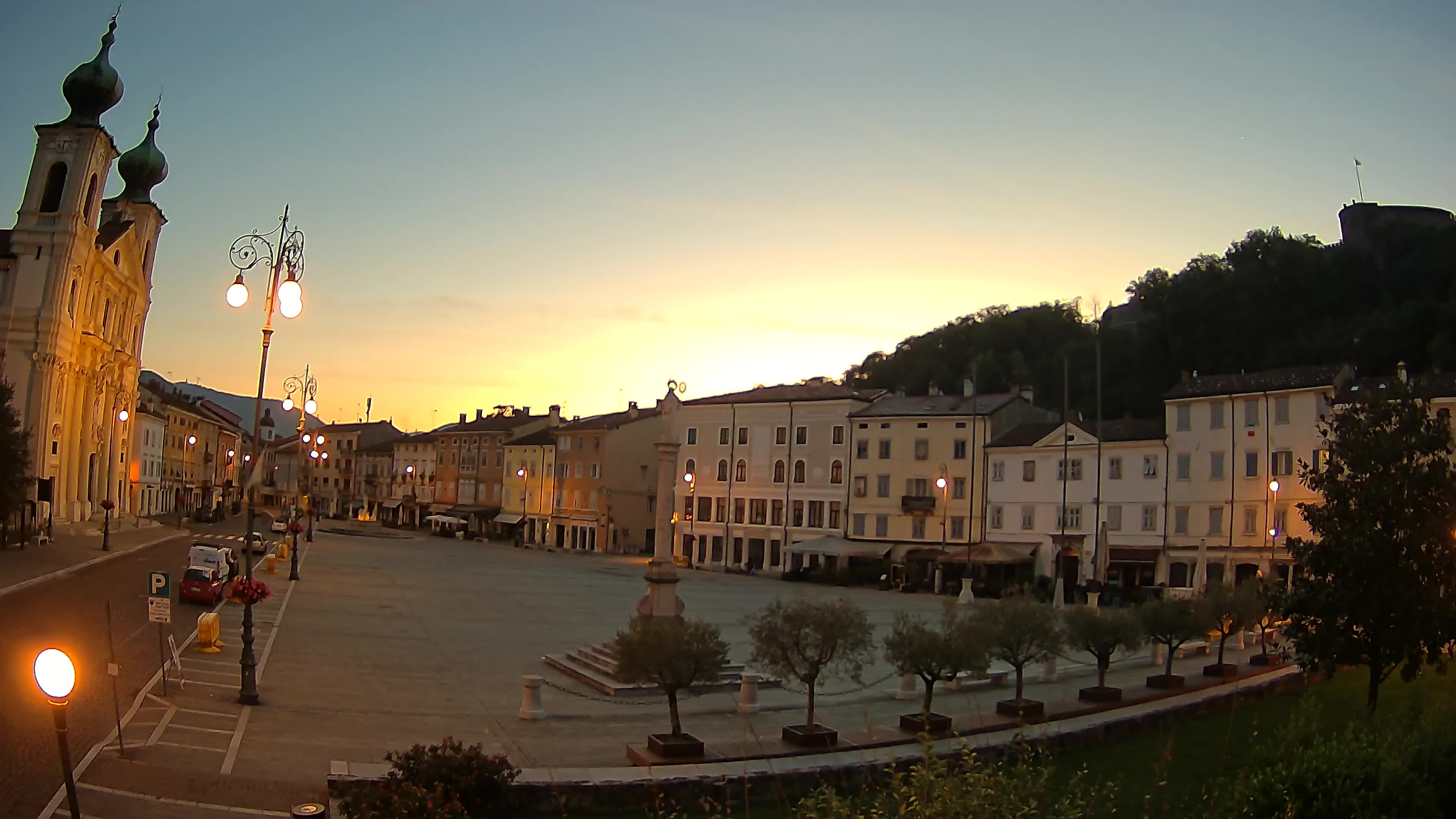 Gorizia Piazza della Vittoria e chiesa di S. Ignazio