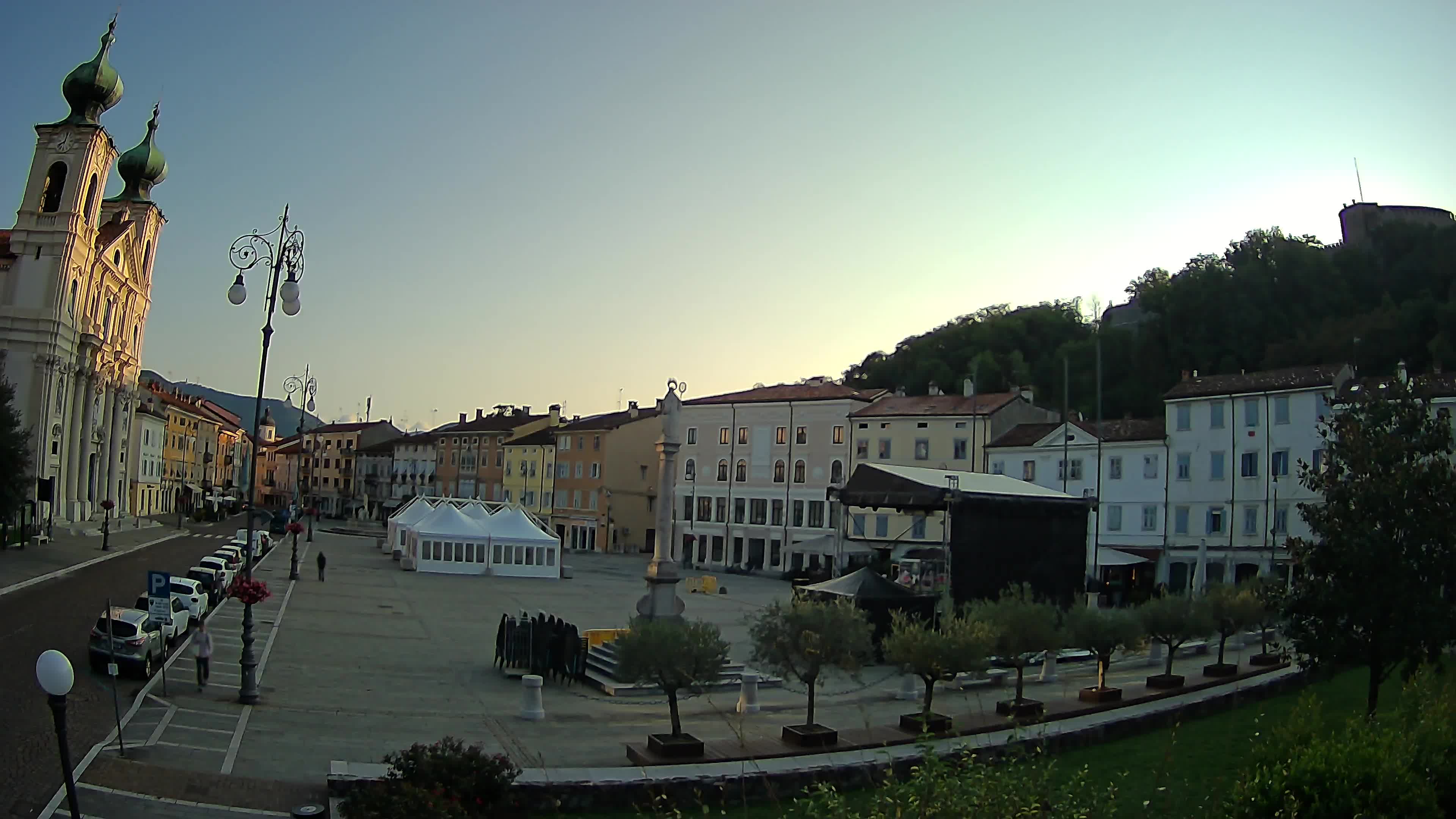 Gorizia Piazza della Vittoria e chiesa di S. Ignazio