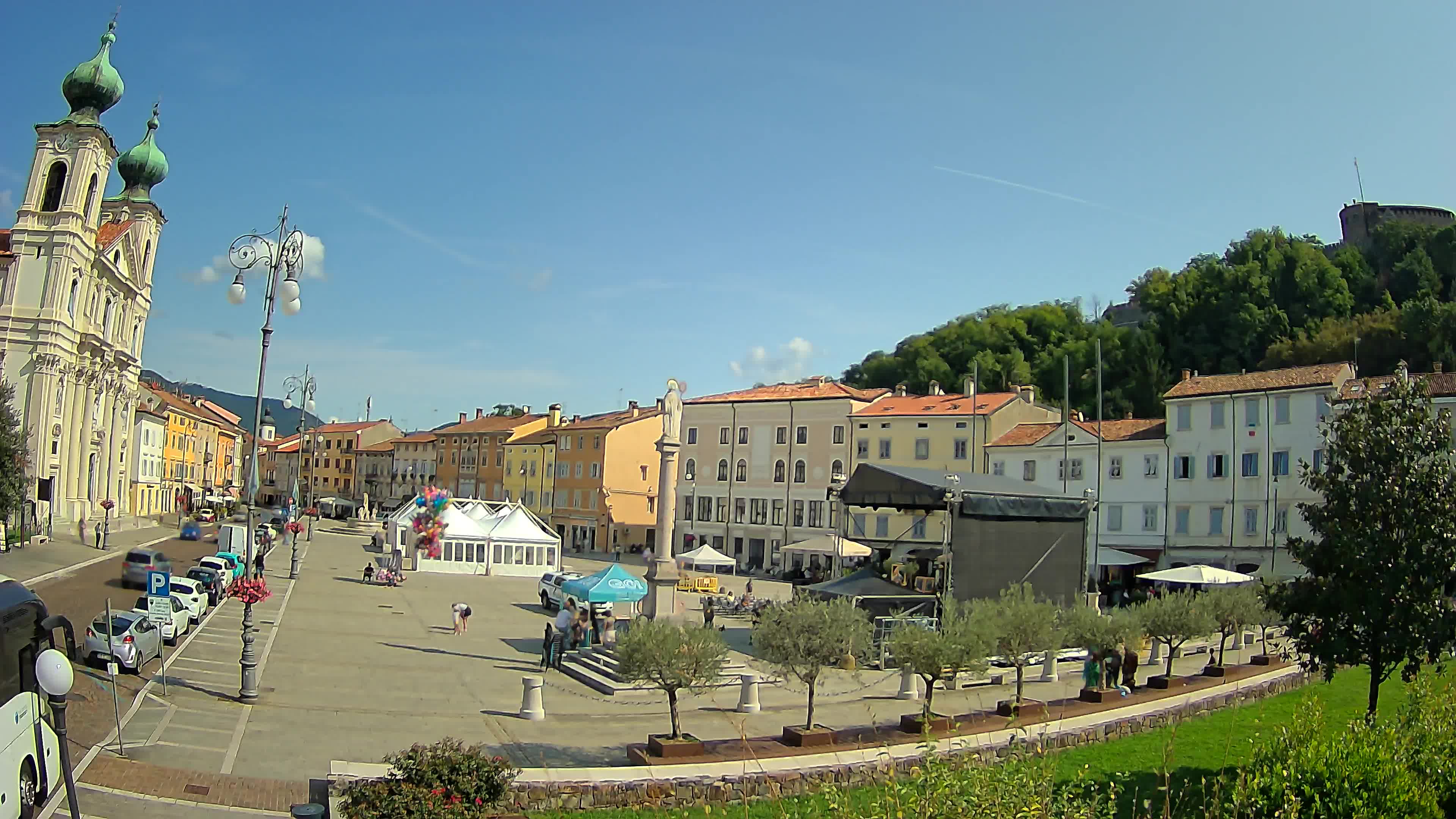 Kamera Gorica Travnik in cerkev sv. Ignacija