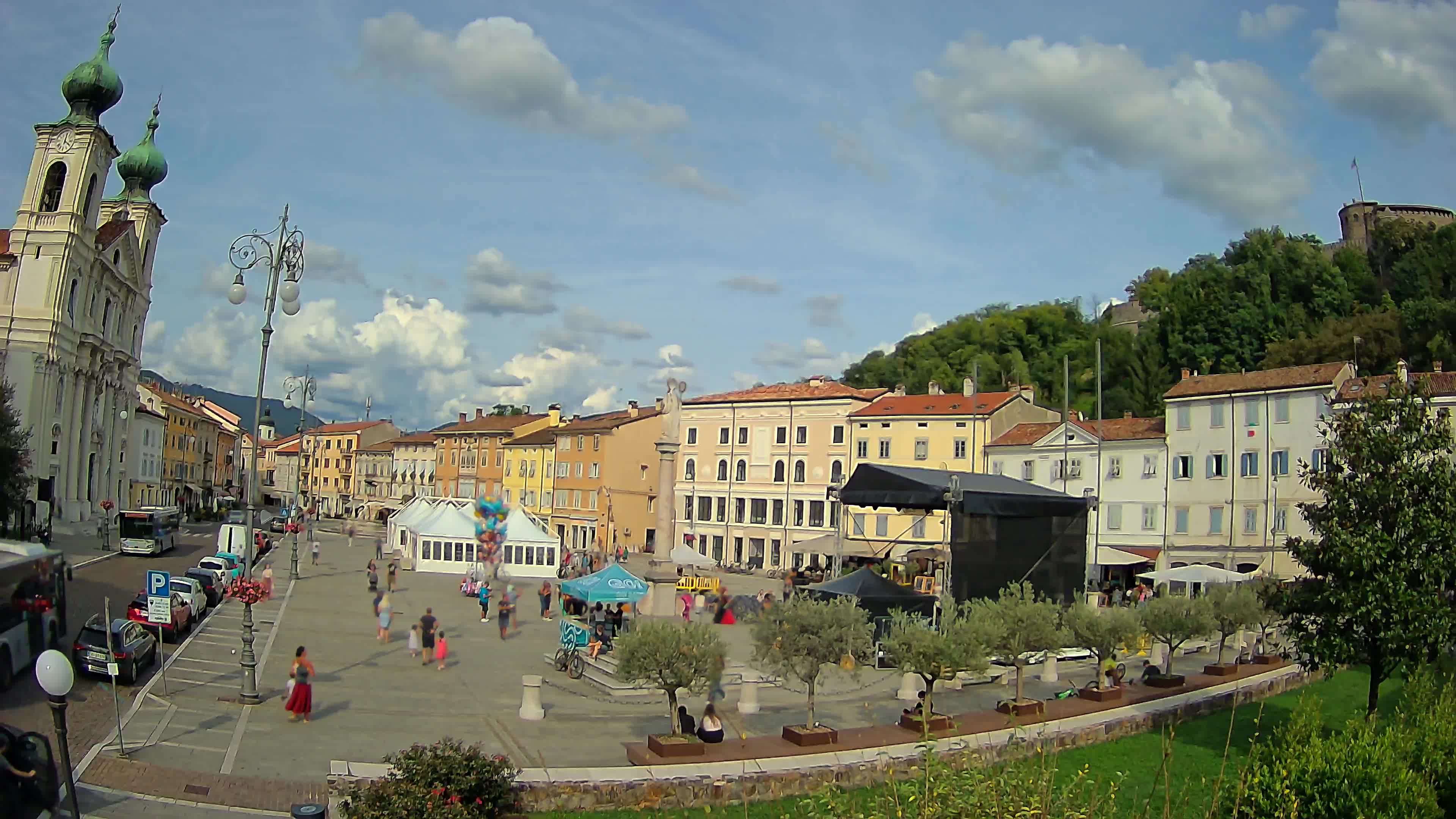 Gorizia – Plaza Vittoria – iglesia de San Pedro. Ignacio