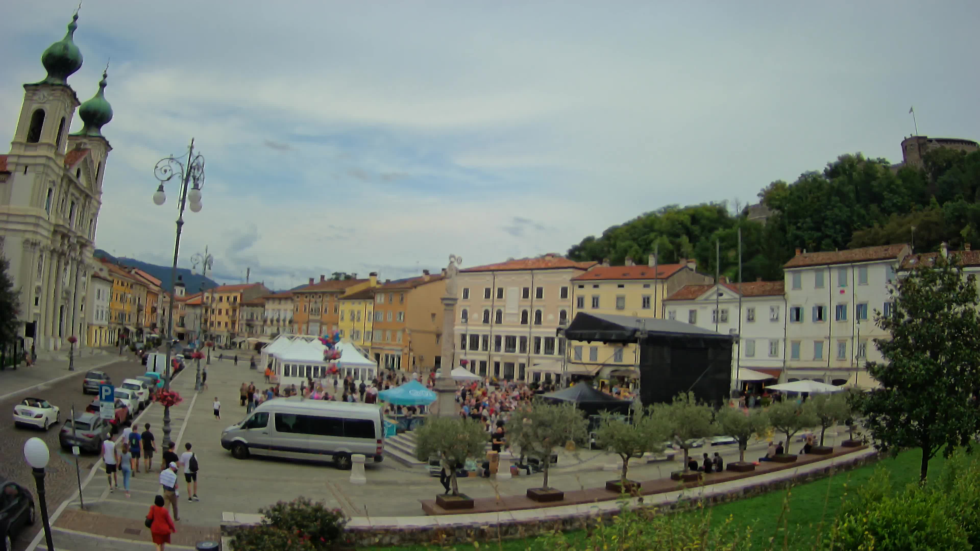 Gorizia – Plaza Vittoria – iglesia de San Pedro. Ignacio
