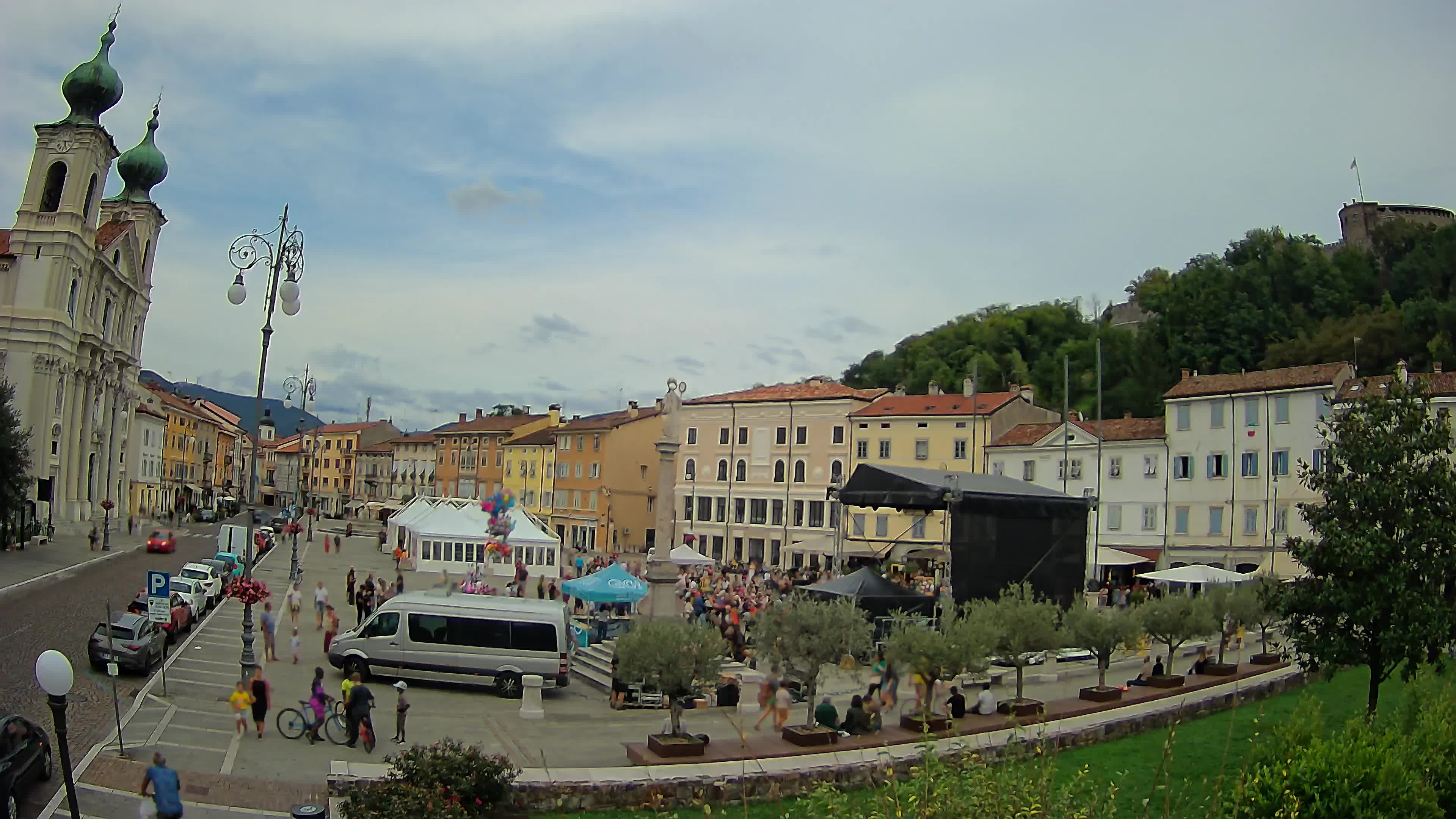 Gorizia – Plaza Vittoria – iglesia de San Pedro. Ignacio