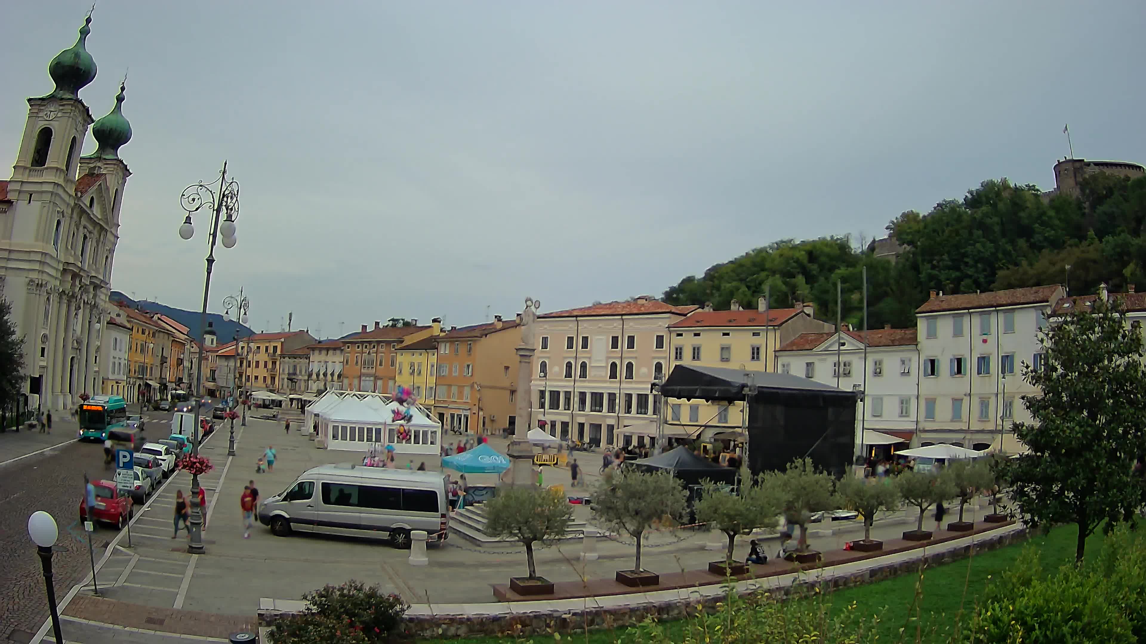 Gorizia Piazza della Vittoria e chiesa di S. Ignazio
