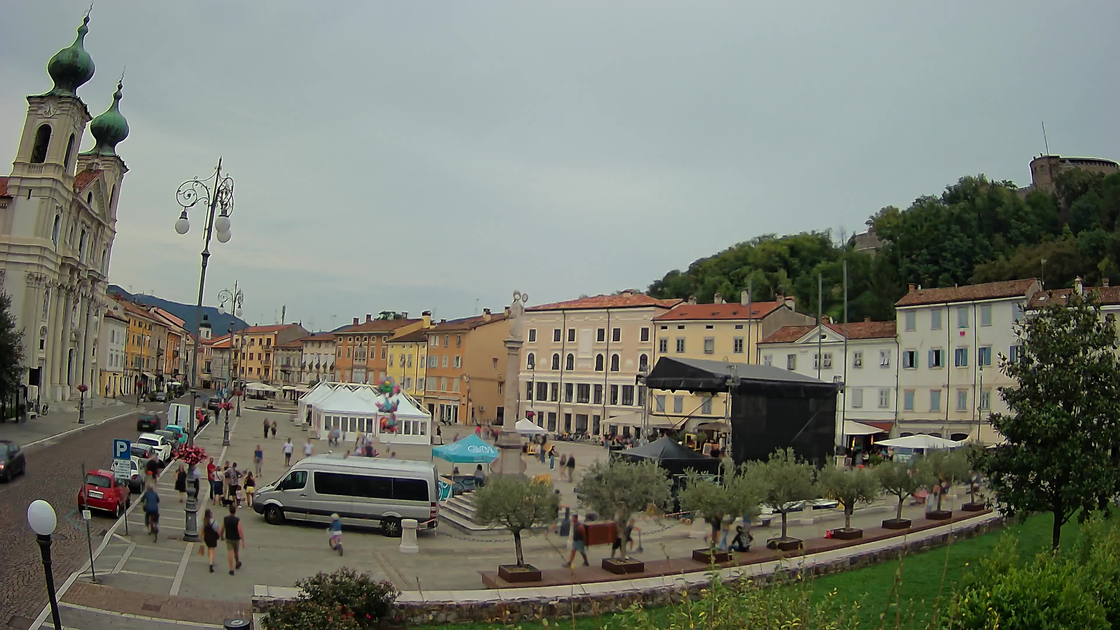 Gorizia – Plaza Vittoria – iglesia de San Pedro. Ignacio