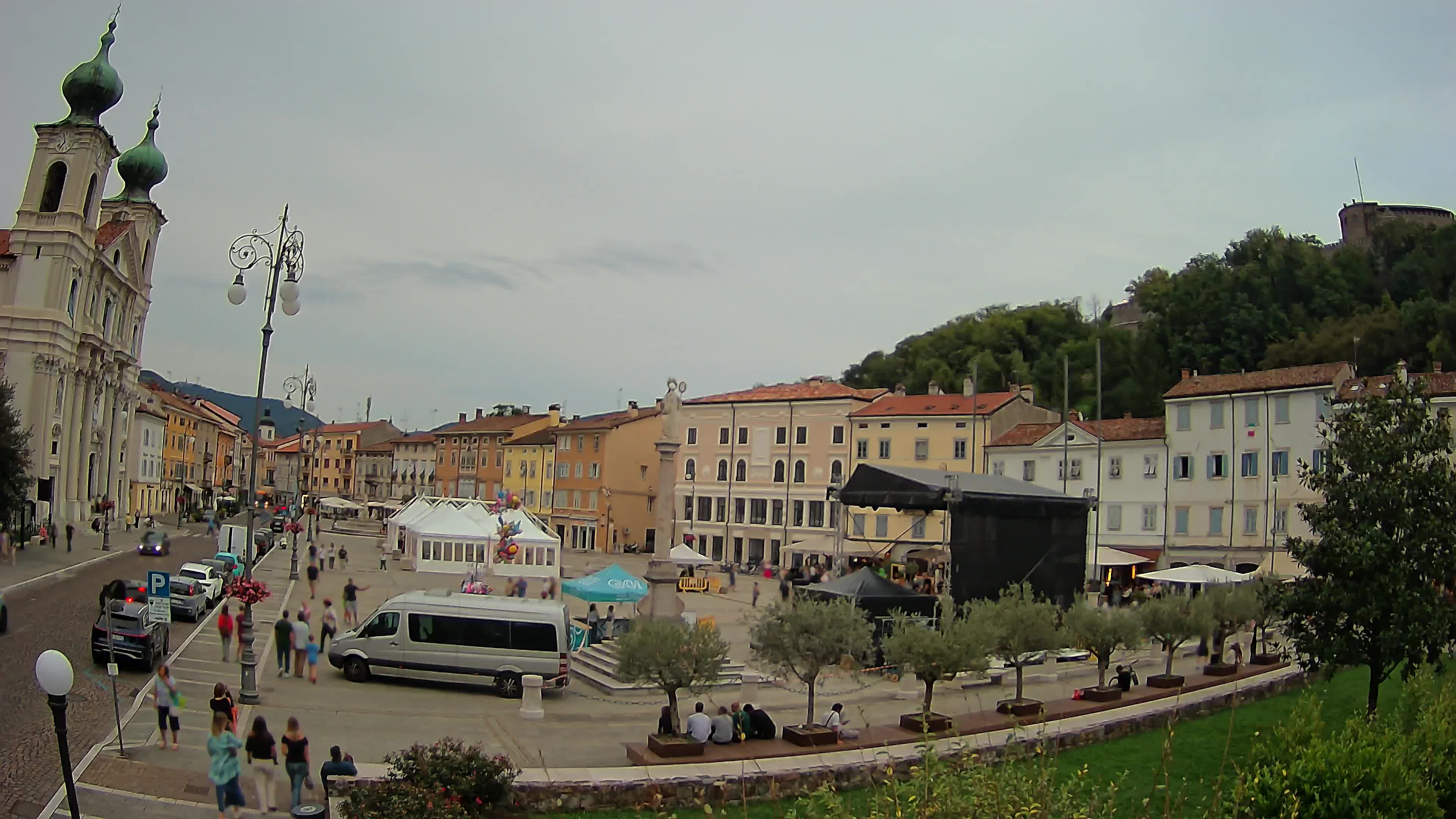Gorizia – Plaza Vittoria – iglesia de San Pedro. Ignacio