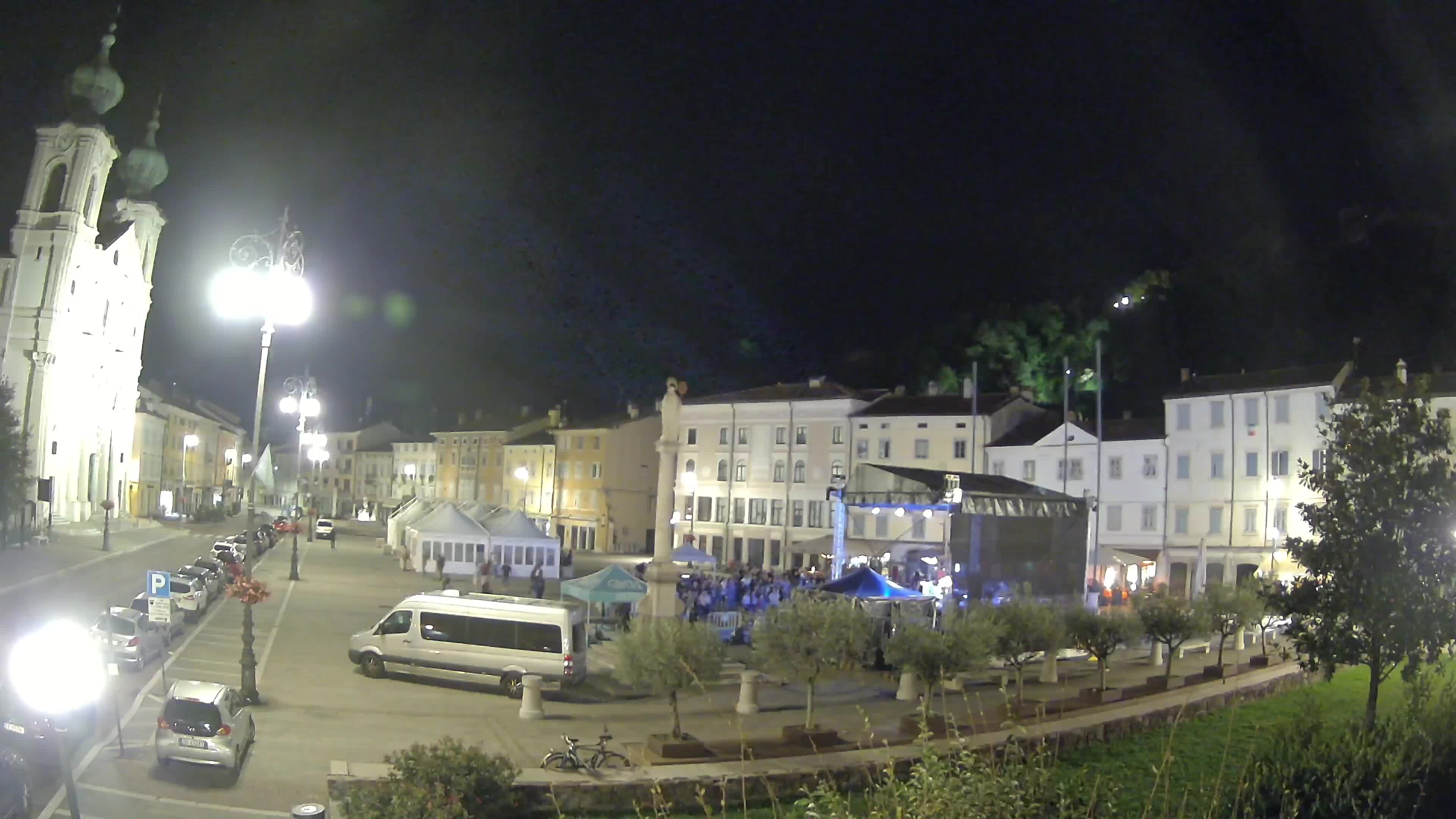 Kamera Gorica Travnik in cerkev sv. Ignacija