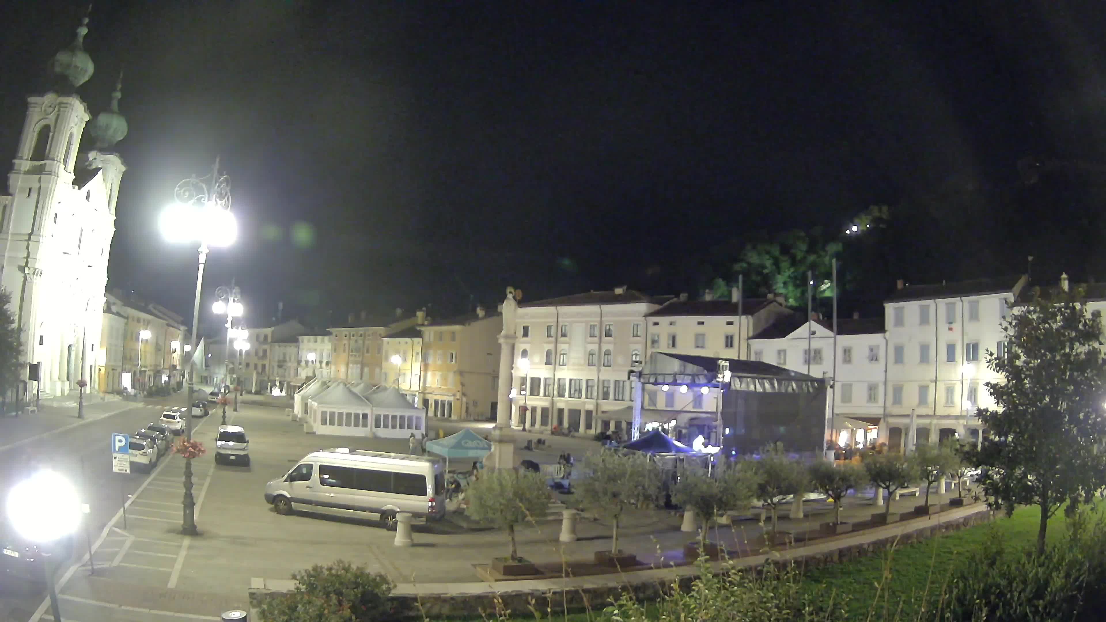Gorizia Piazza della Vittoria e chiesa di S. Ignazio