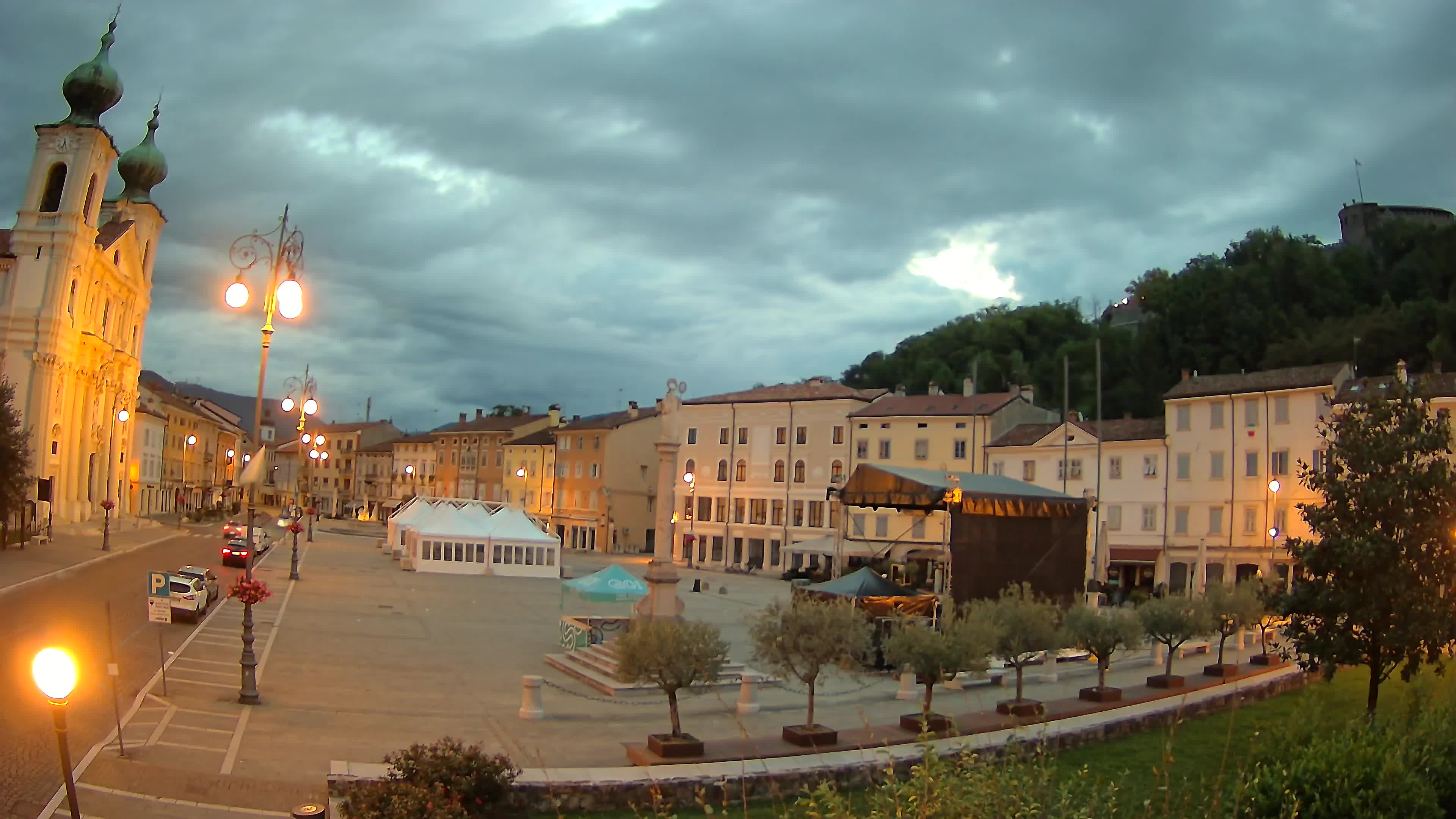 Kamera Gorica Travnik in cerkev sv. Ignacija