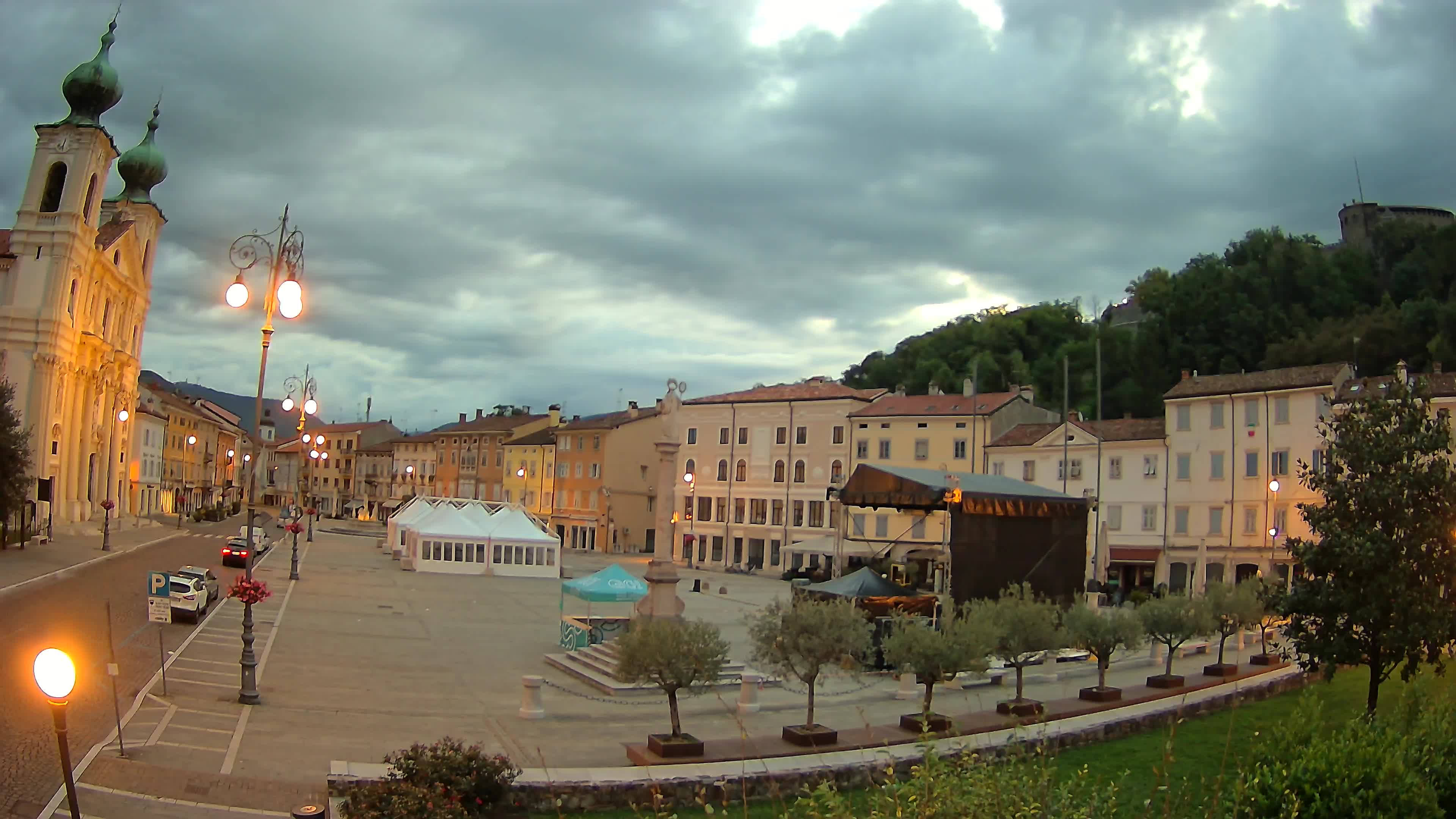 Gorizia Piazza della Vittoria e chiesa di S. Ignazio