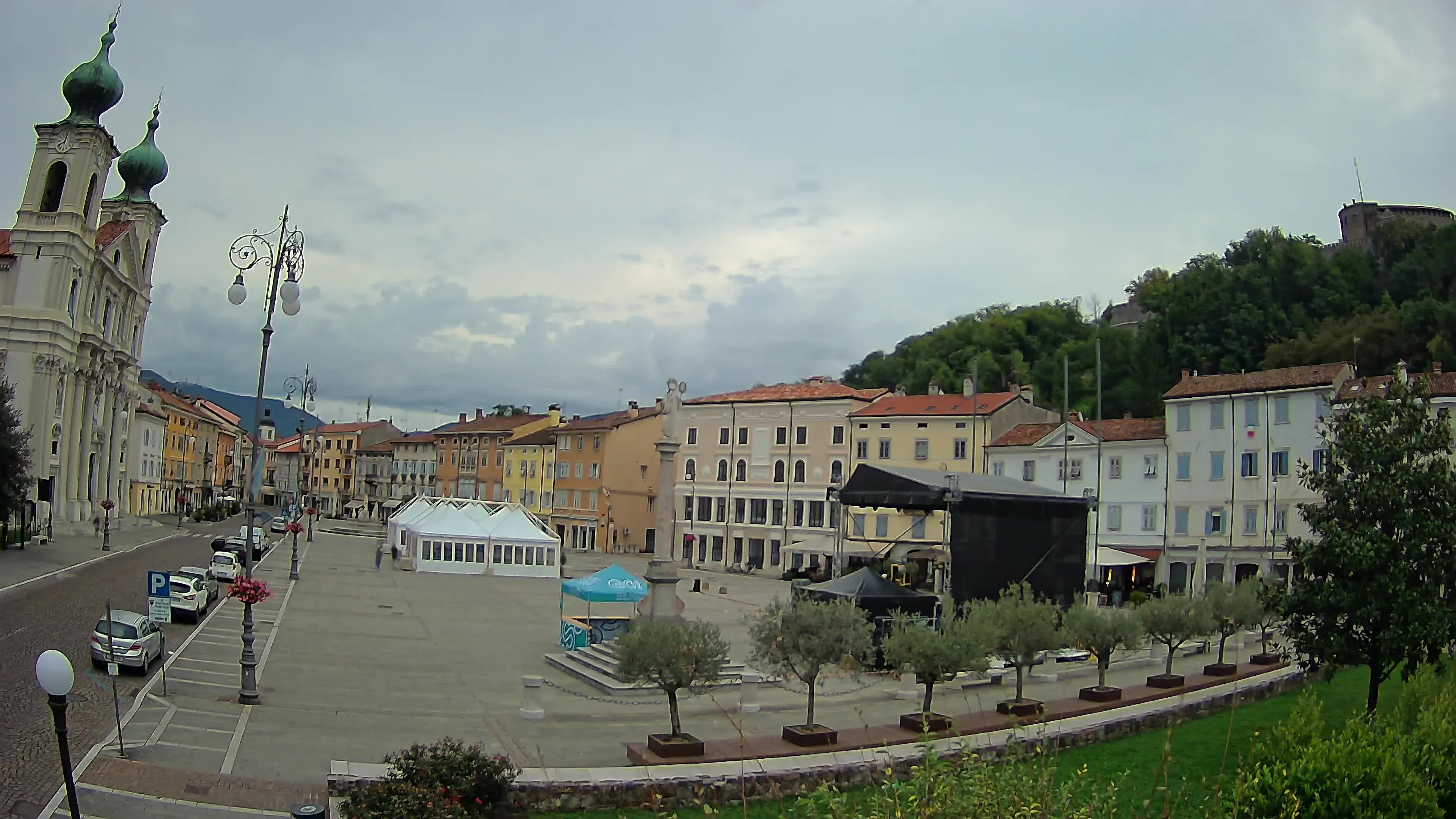 Gorizia Piazza della Vittoria e chiesa di S. Ignazio