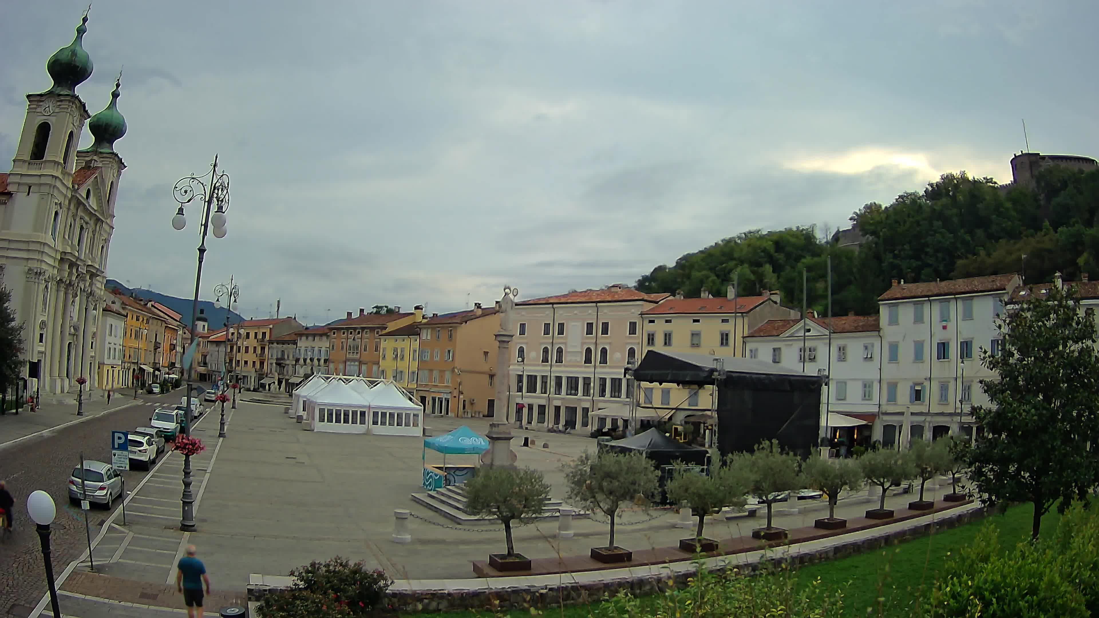 Kamera Gorica Travnik in cerkev sv. Ignacija