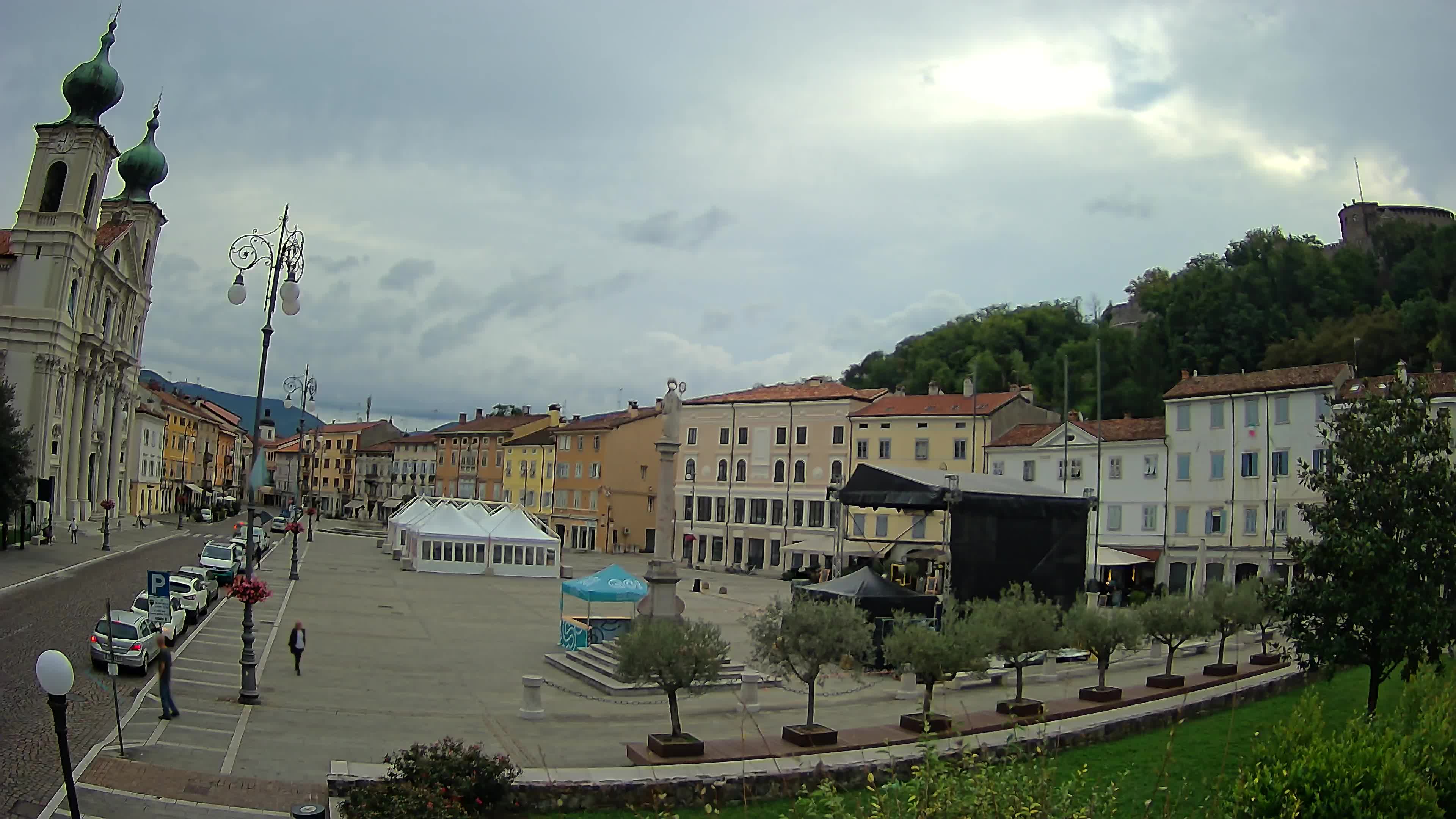 Kamera Gorica Travnik in cerkev sv. Ignacija
