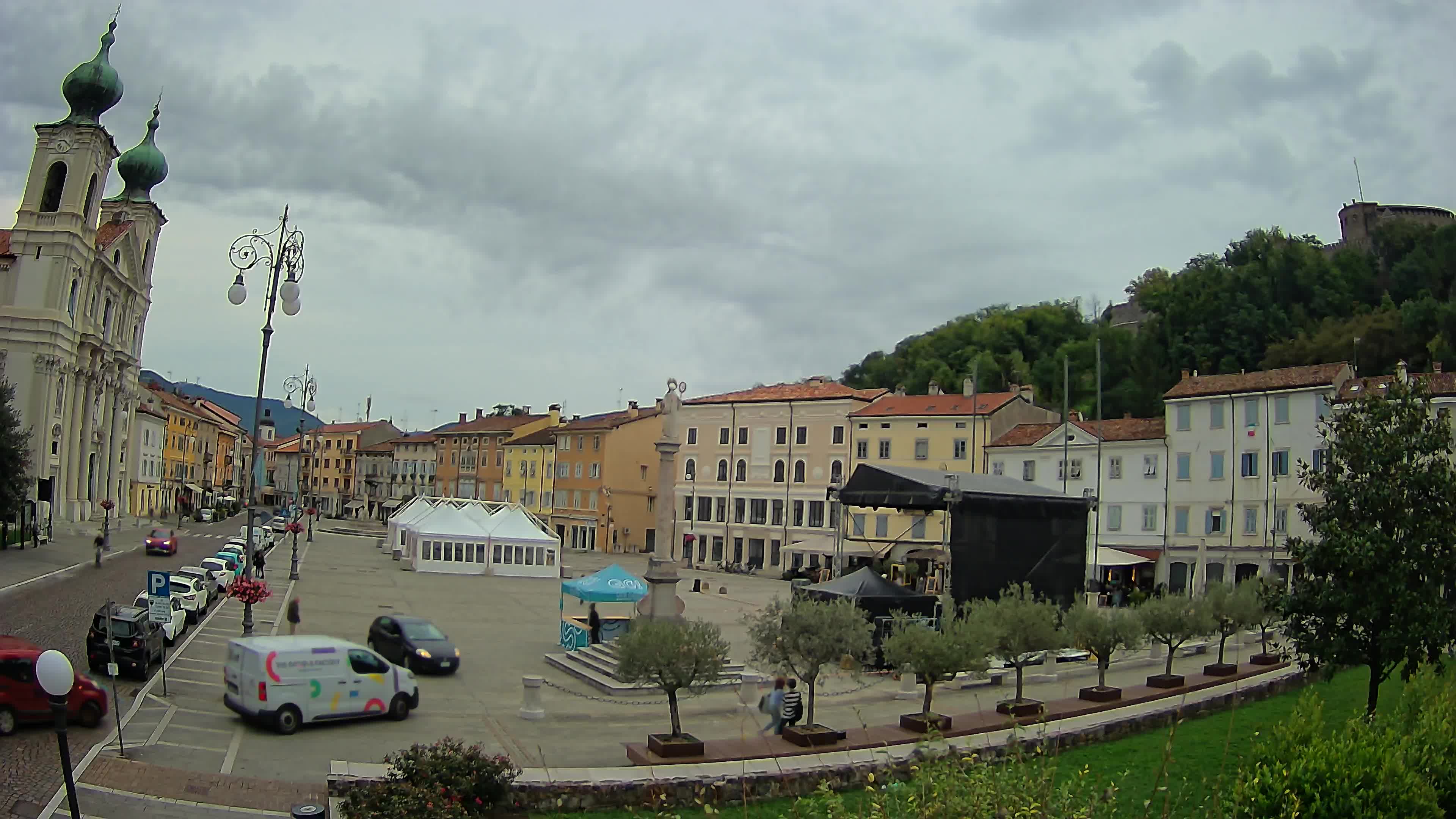 Gorizia Piazza della Vittoria e chiesa di S. Ignazio