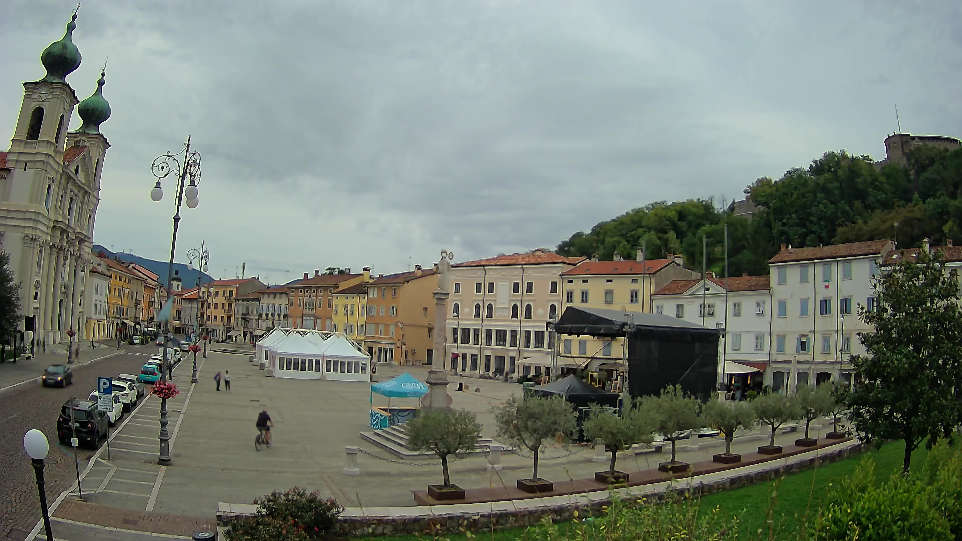 Gorizia – Plaza Vittoria – iglesia de San Pedro. Ignacio