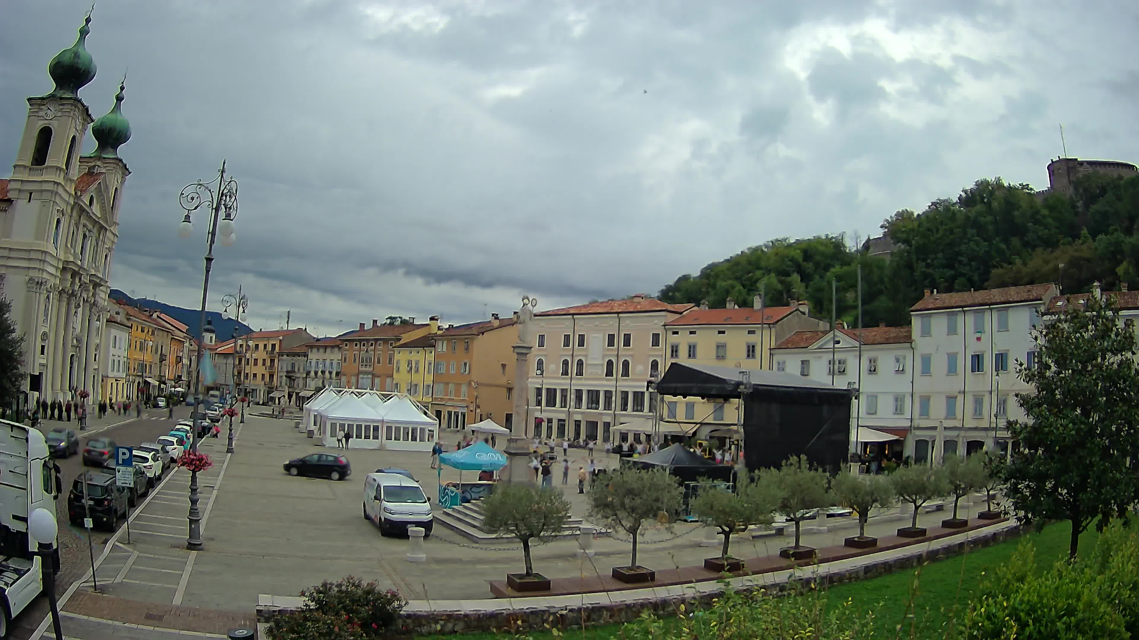 Gorizia – Plaza Vittoria – iglesia de San Pedro. Ignacio