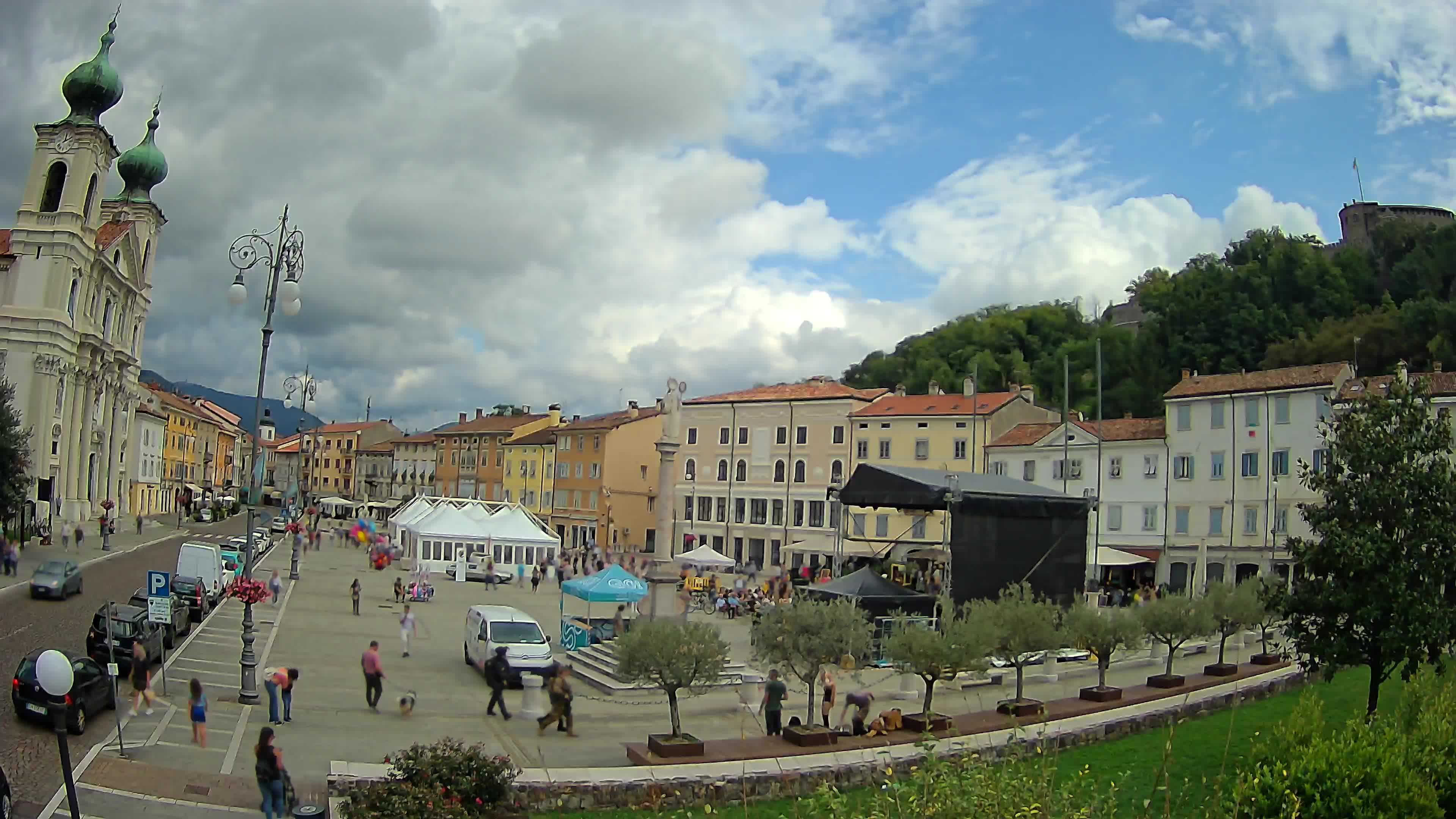 Gorizia – Plaza Vittoria – iglesia de San Pedro. Ignacio