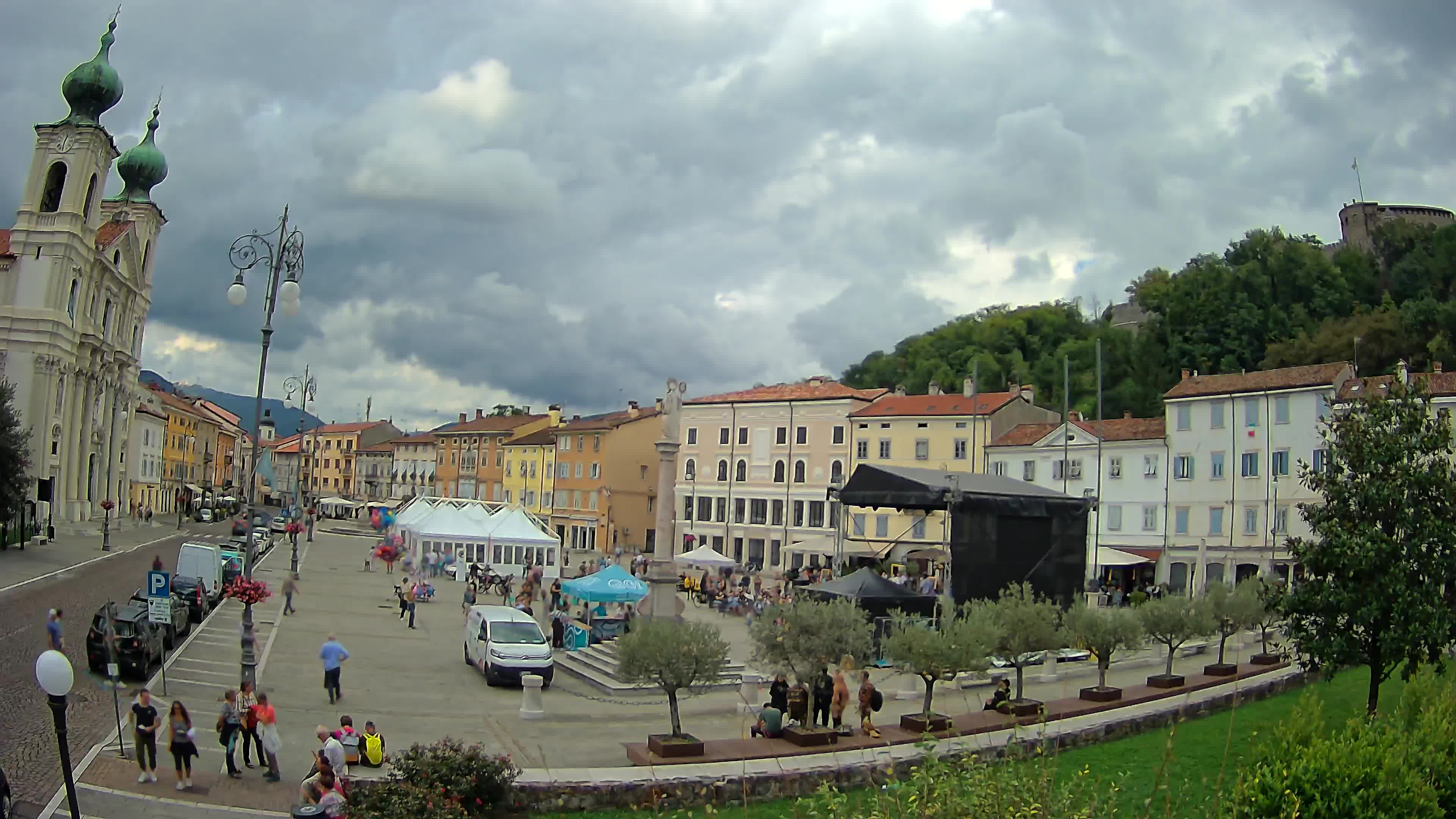 Gorizia Piazza della Vittoria e chiesa di S. Ignazio