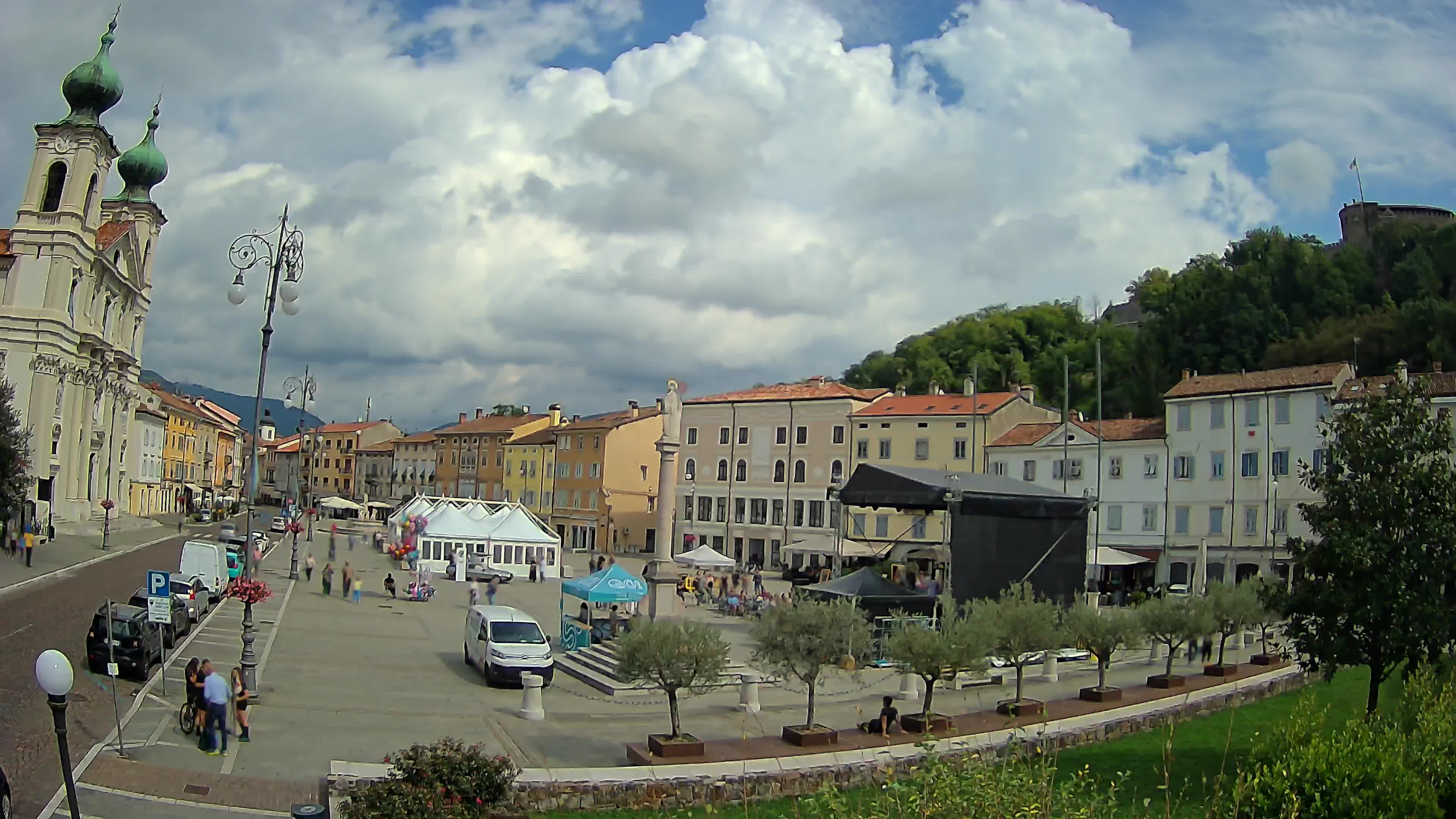 Gorizia – Plaza Vittoria – iglesia de San Pedro. Ignacio