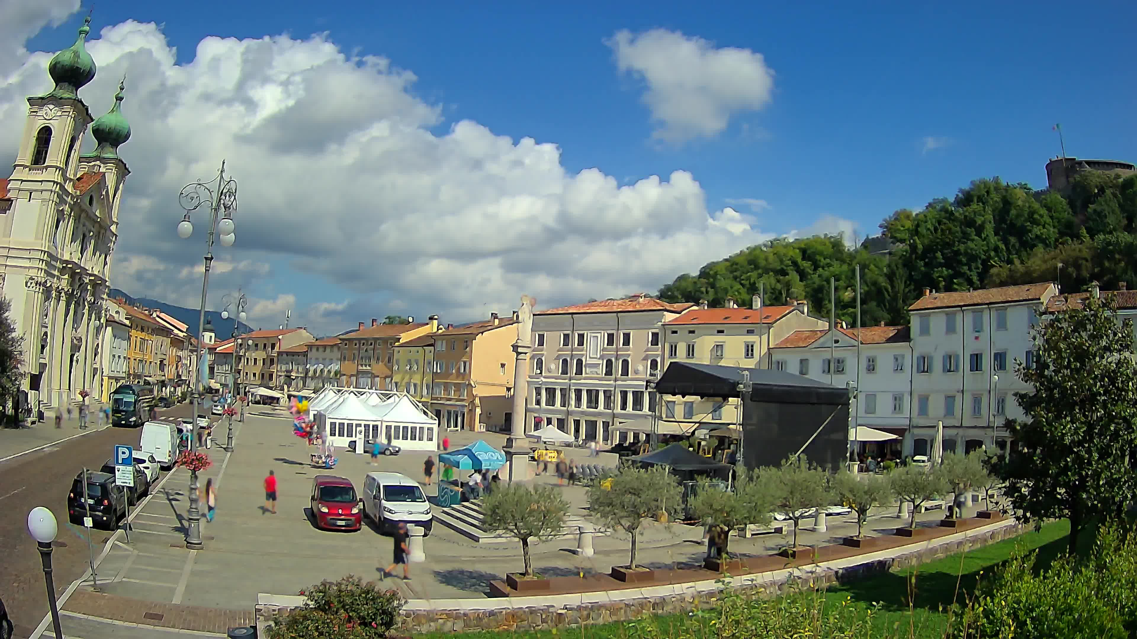 Gorizia Piazza della Vittoria e chiesa di S. Ignazio