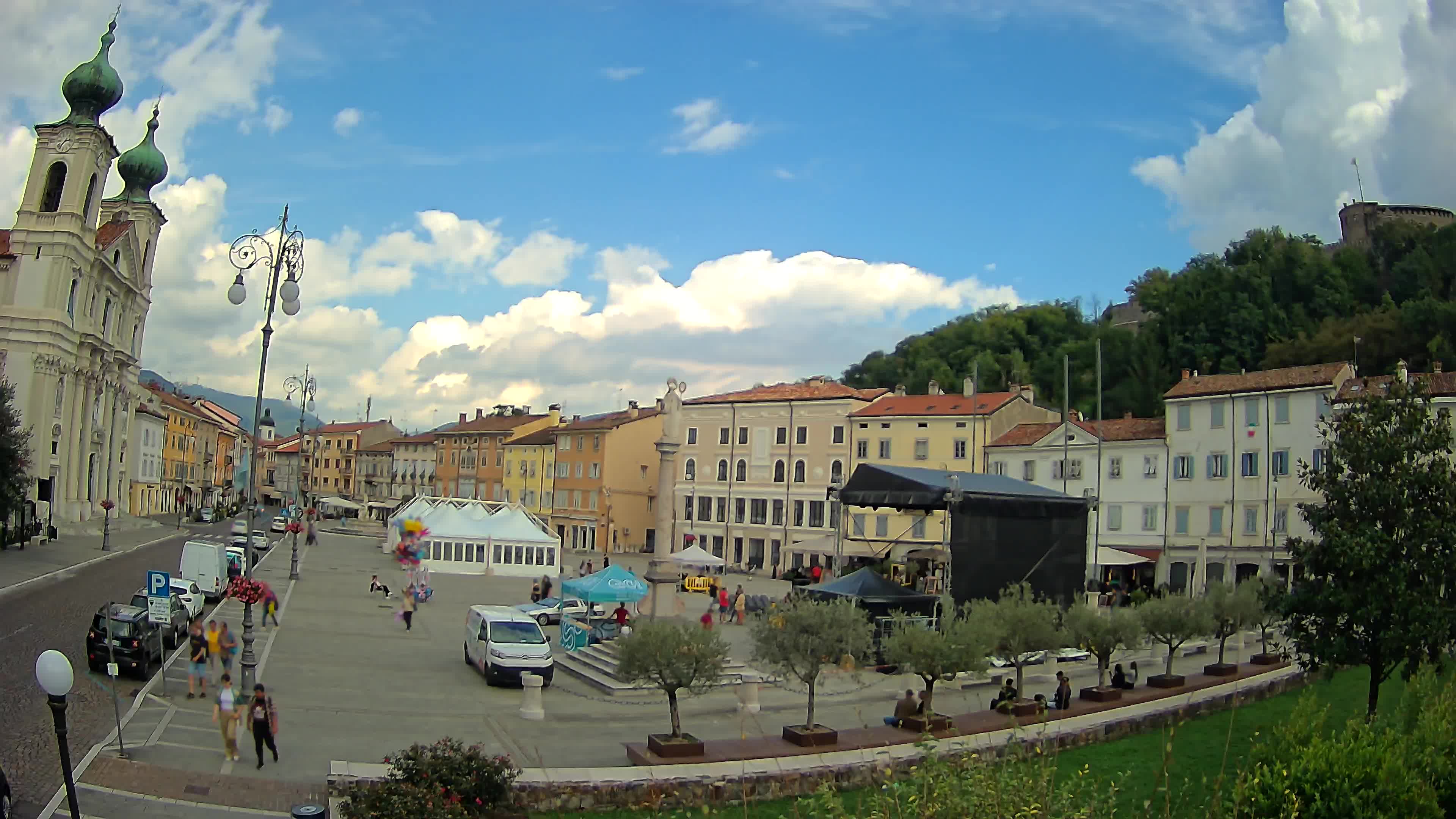 Gorizia – Plaza Vittoria – iglesia de San Pedro. Ignacio
