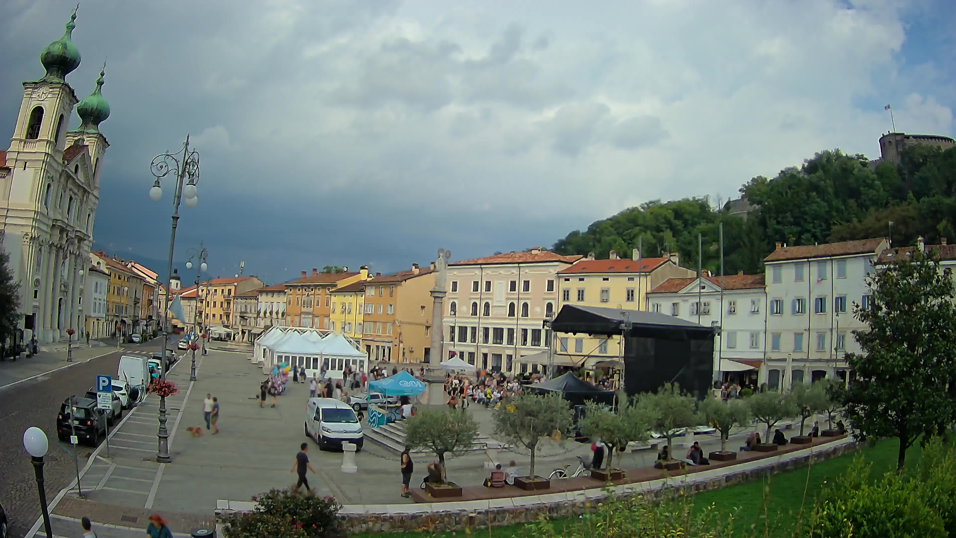 Gorizia – Plaza Vittoria – iglesia de San Pedro. Ignacio