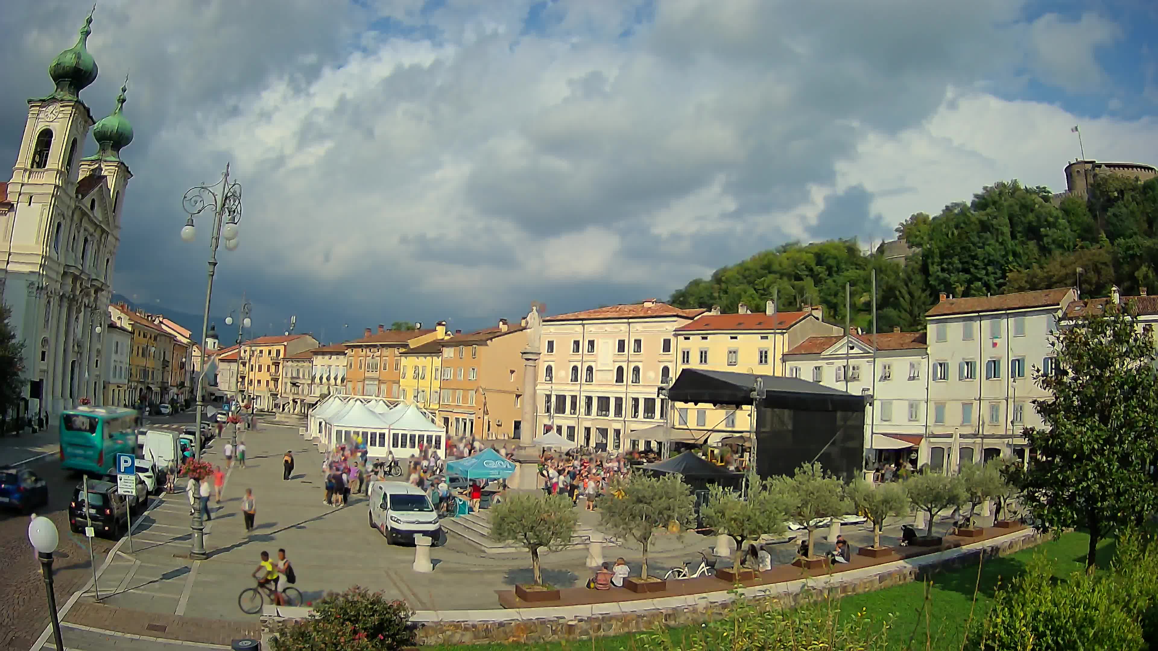 Gorizia – Plaza Vittoria – iglesia de San Pedro. Ignacio