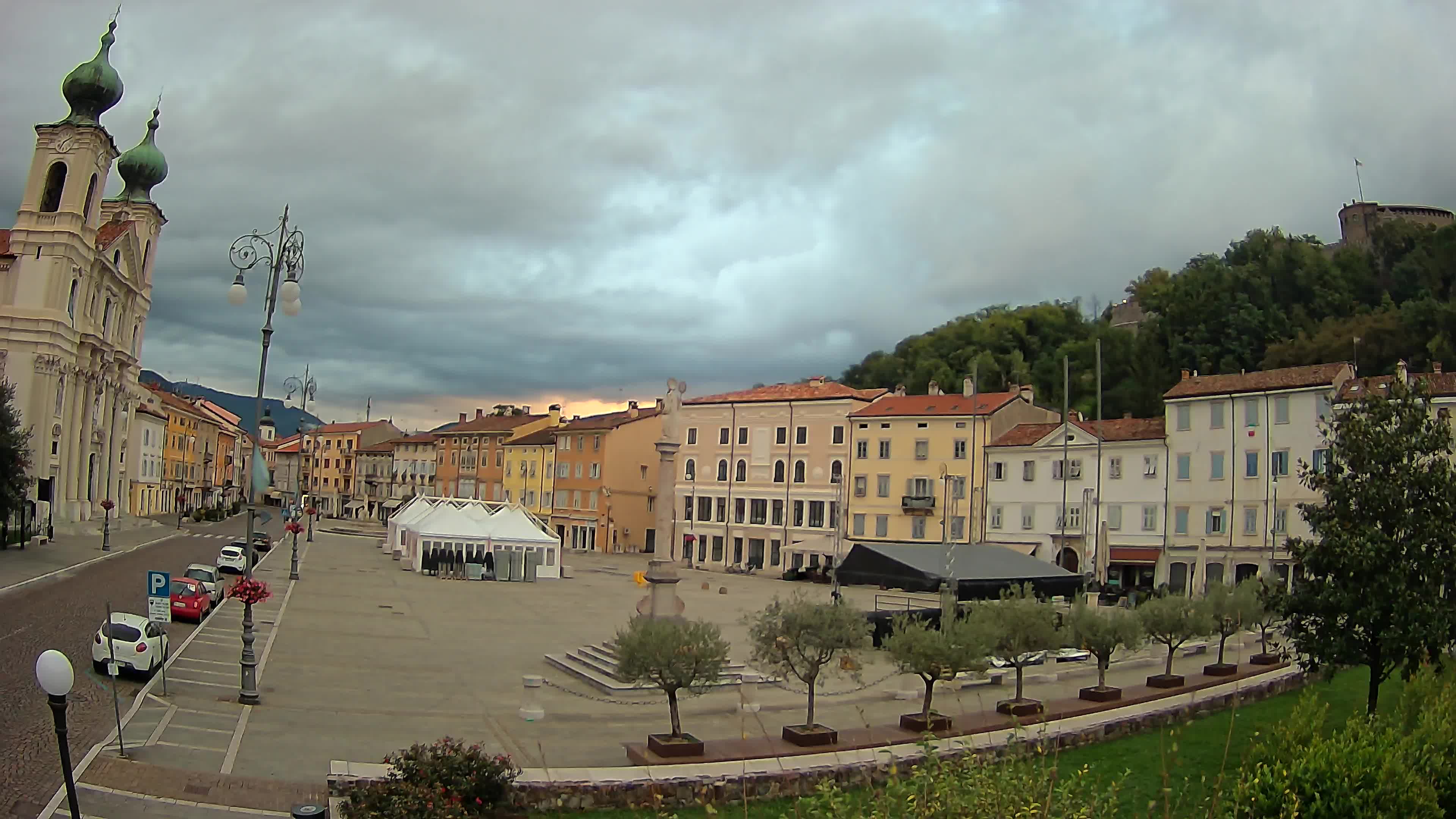 Gorizia – Plaza Vittoria – iglesia de San Pedro. Ignacio