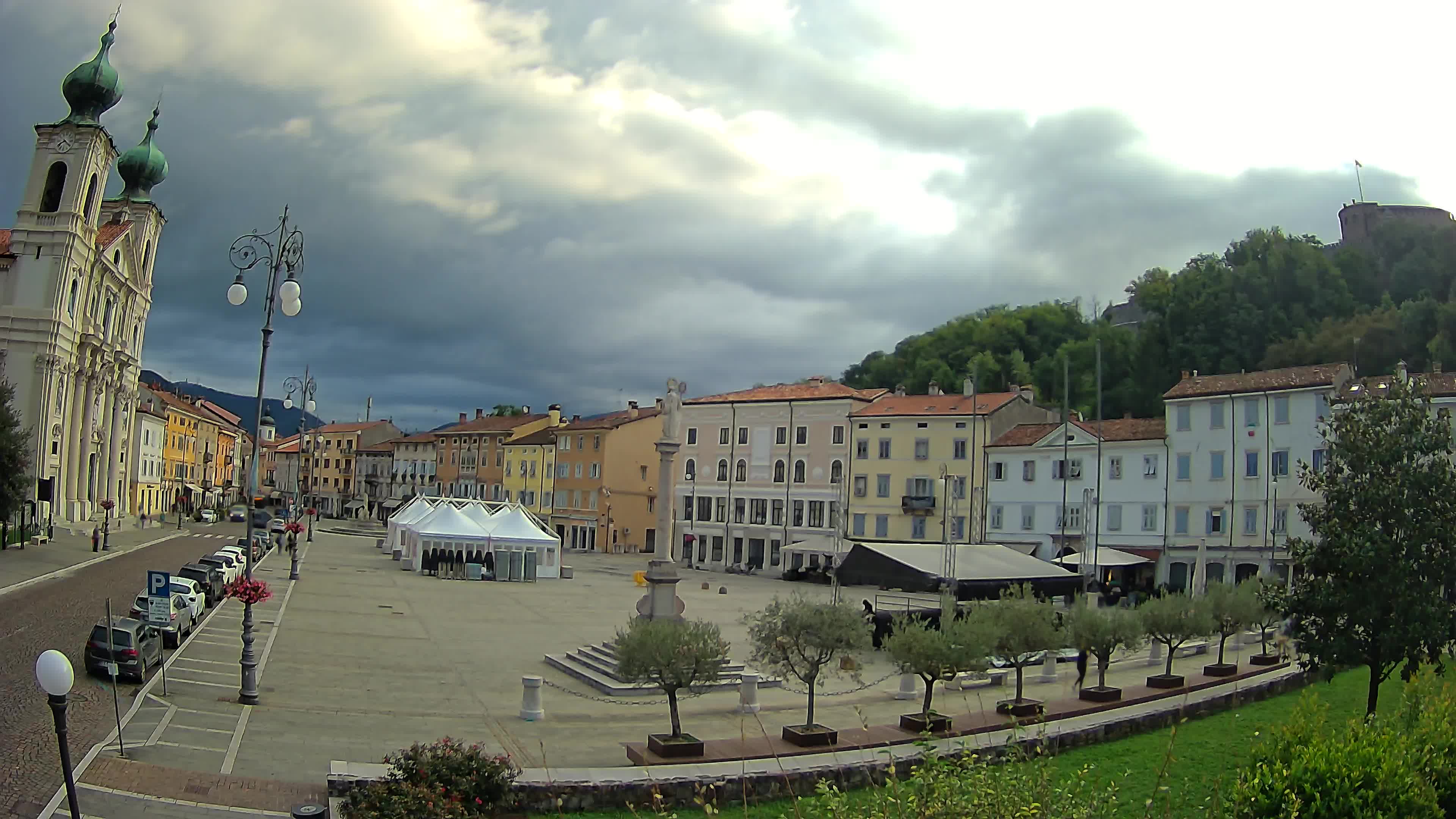 Gorizia Piazza della Vittoria e chiesa di S. Ignazio