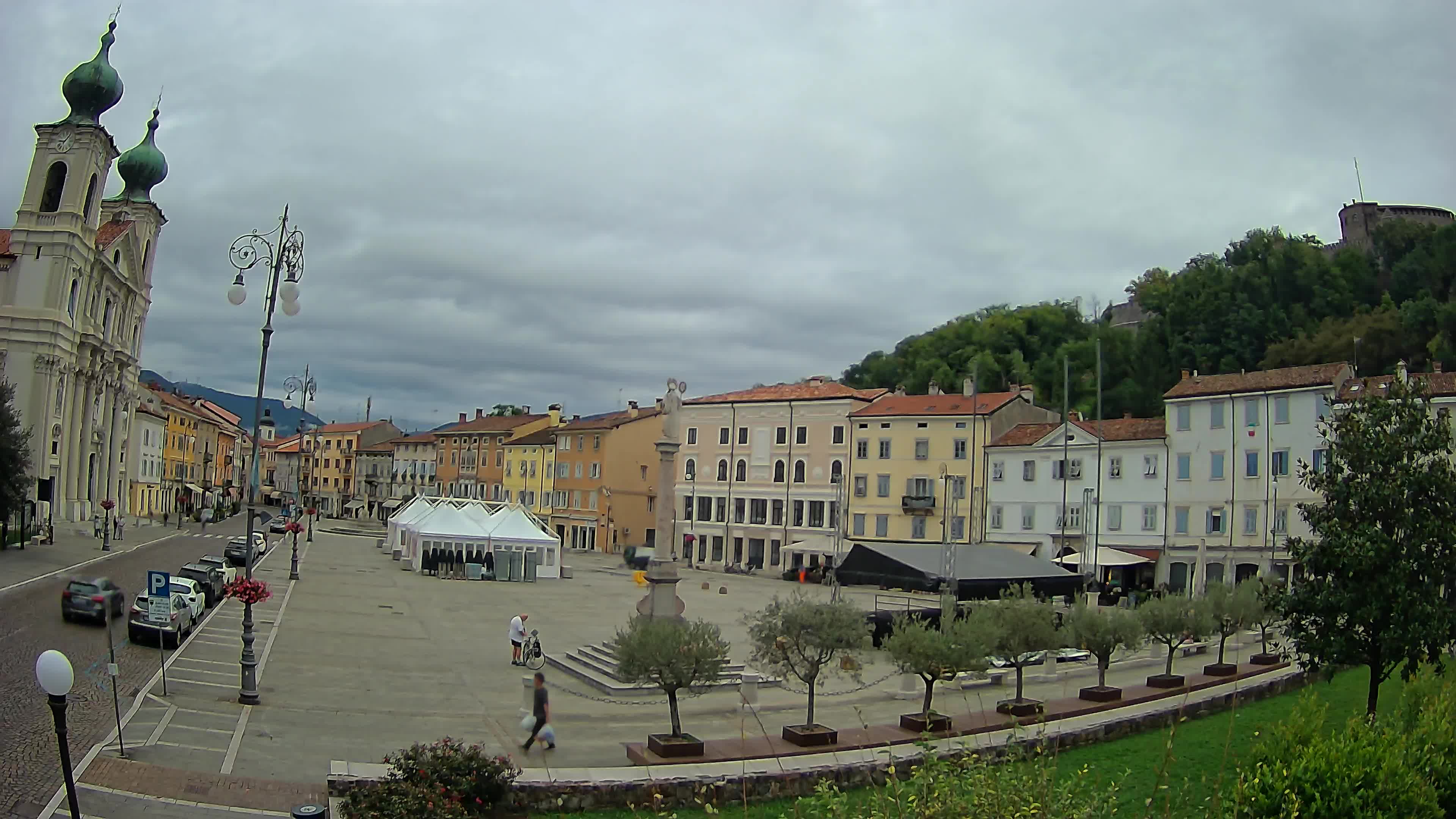 Gorizia – Plaza Vittoria – iglesia de San Pedro. Ignacio