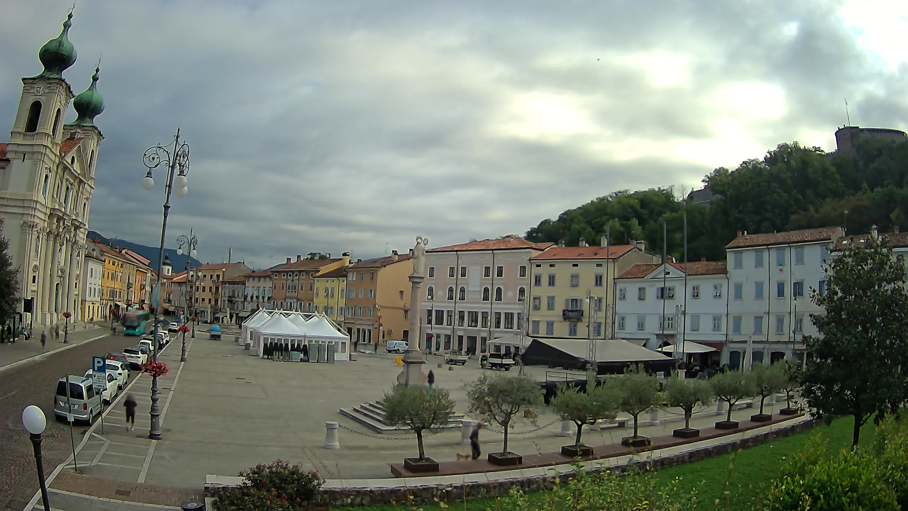 Kamera Gorica Travnik in cerkev sv. Ignacija