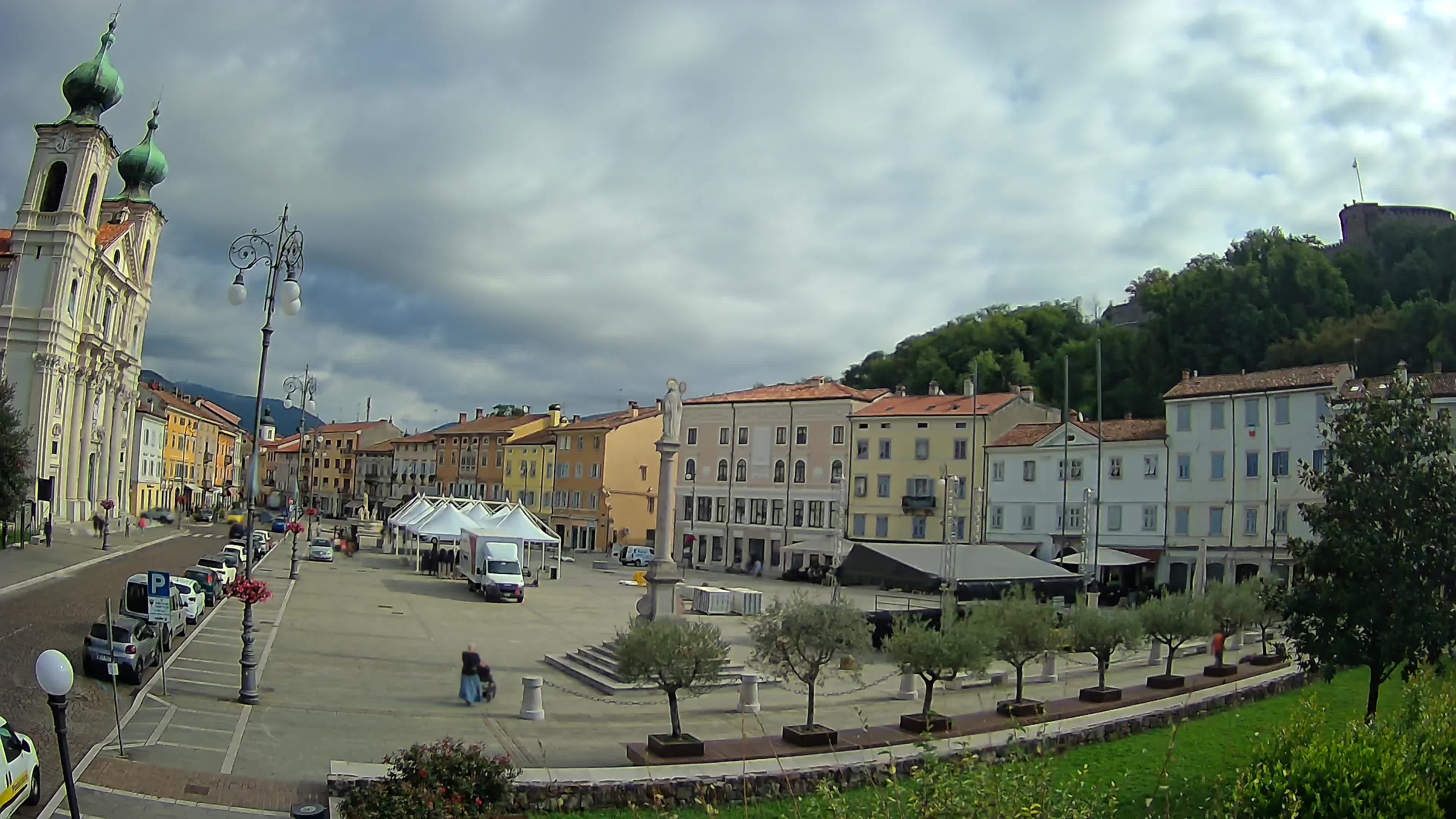 Gorizia Piazza della Vittoria e chiesa di S. Ignazio
